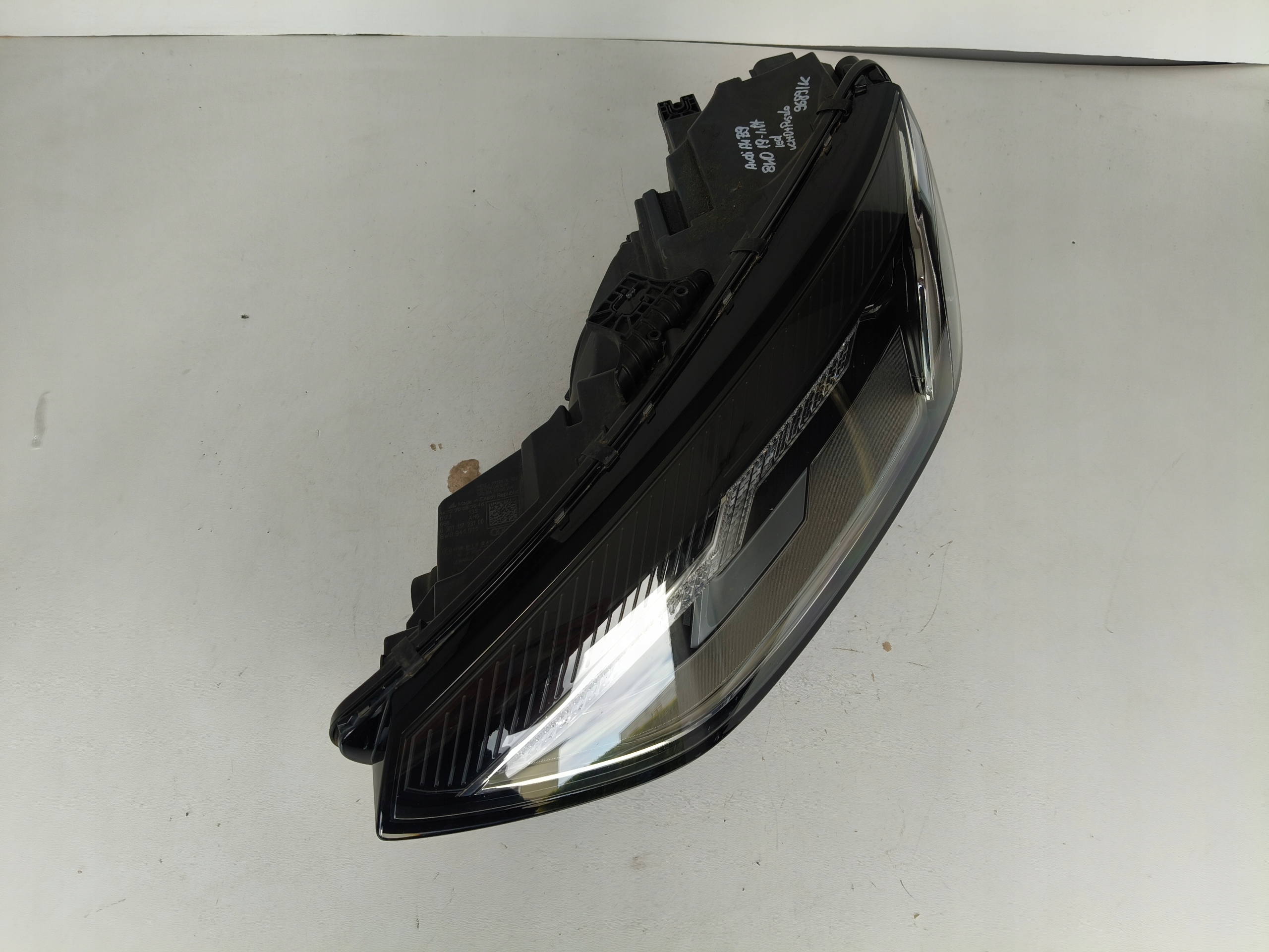 light left REFLEKTOR AUDI A4 B9 8W 8W0 19- LIFT FULL LED
