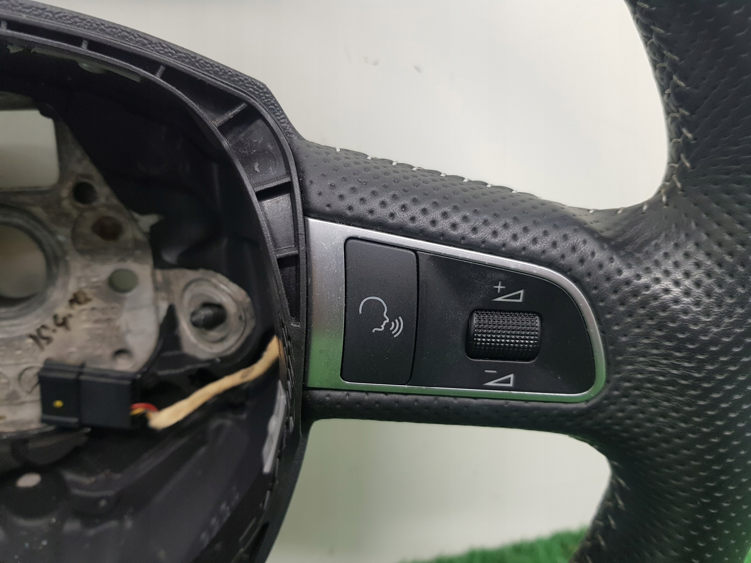 volant AUDI Q7 4F0124A
