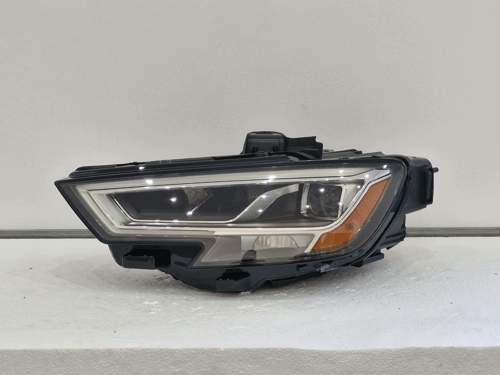 light left Audi A3 8V LIFT FULL LED USA