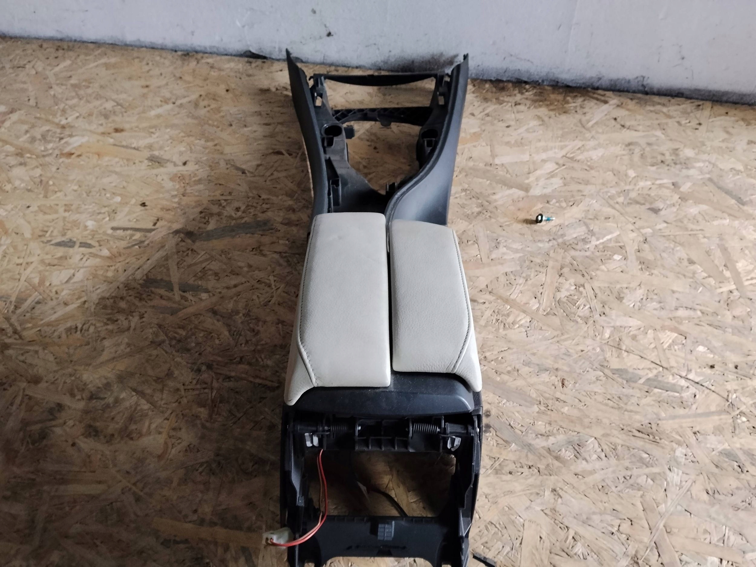 bracciolo consolle BMW 3 E90 E91 116233122 wersja UK