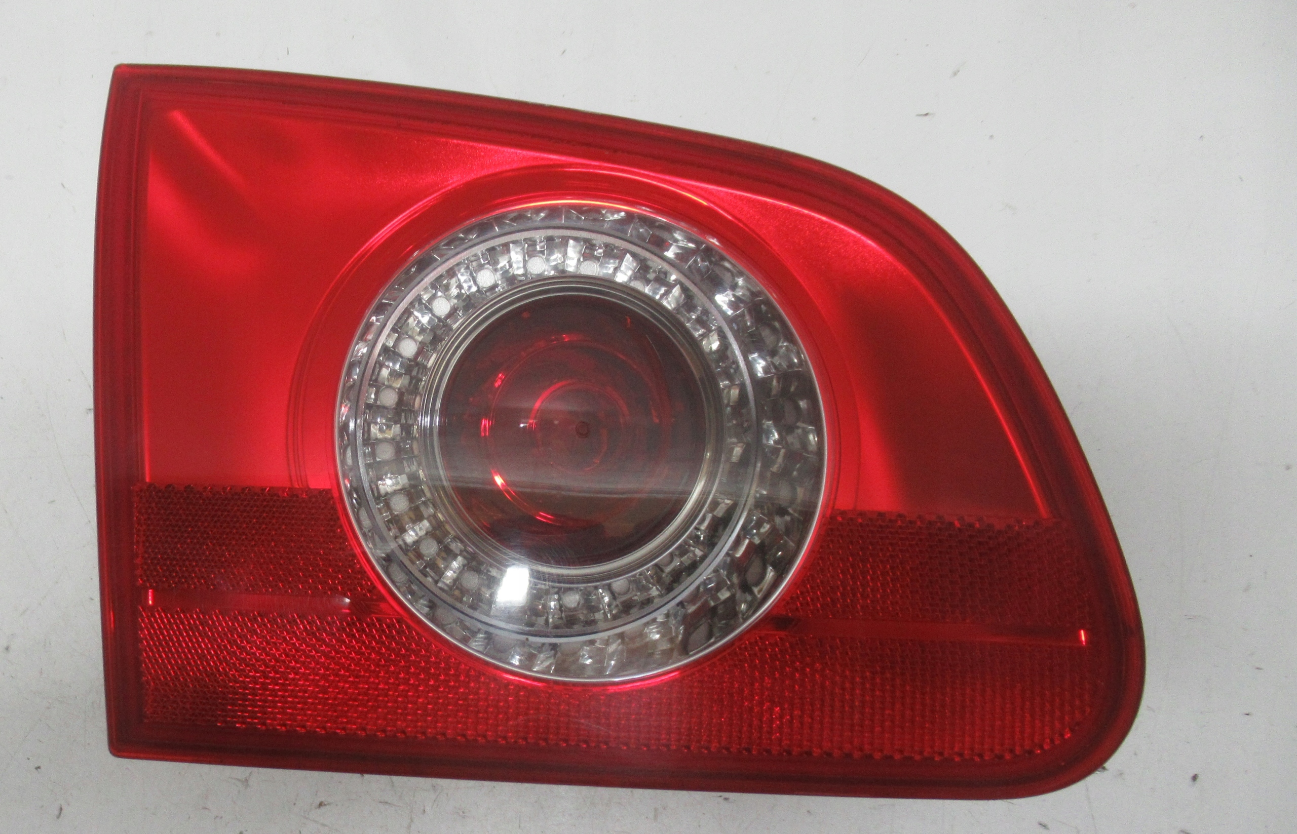 VW PASSAT B6 KOMBI 2.0 TDI 06R light bonnet left rear part 3C9945093