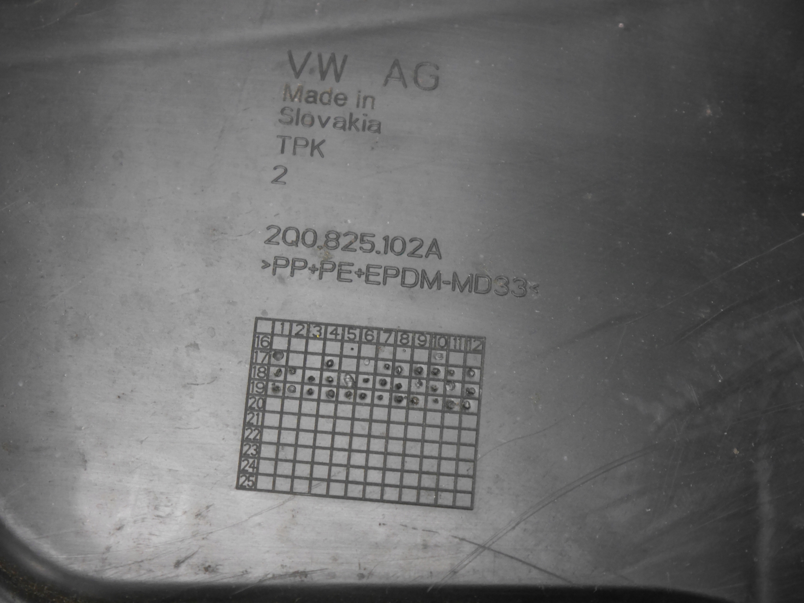 AUDI A1 82A OSŁONA PODWOZIA 2Q0825102A Producent części Audi OE