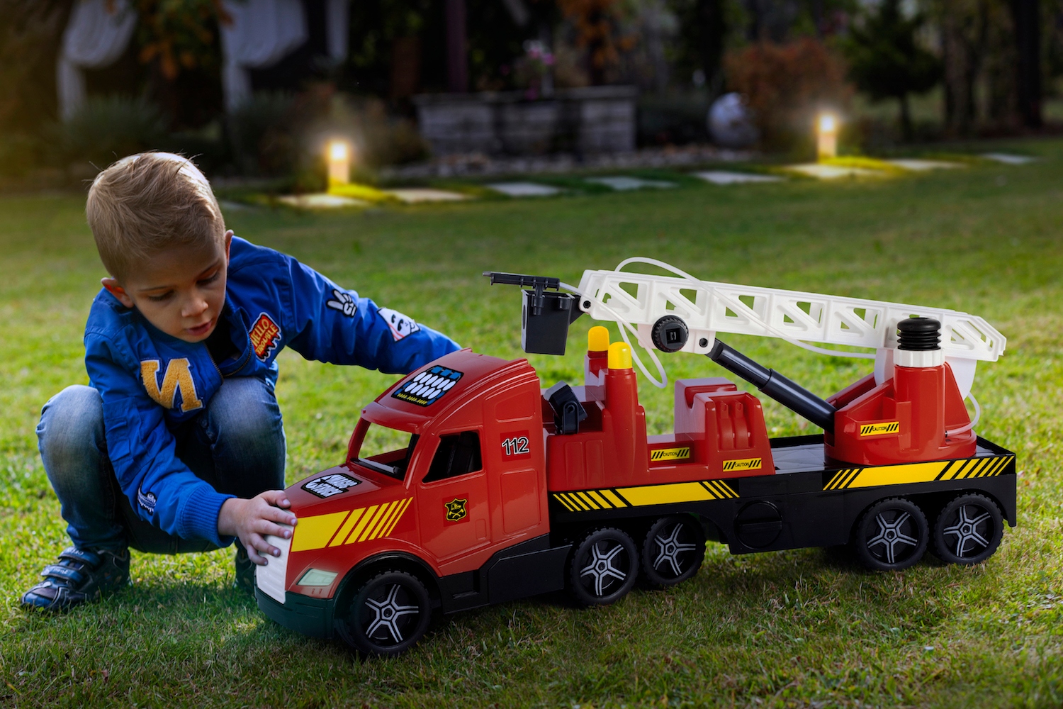 MEGA DUŻA STAŻ POŻARNA Z POMPKĄ NA WODĘ PRYSKA WODĄ Model STRAŻ