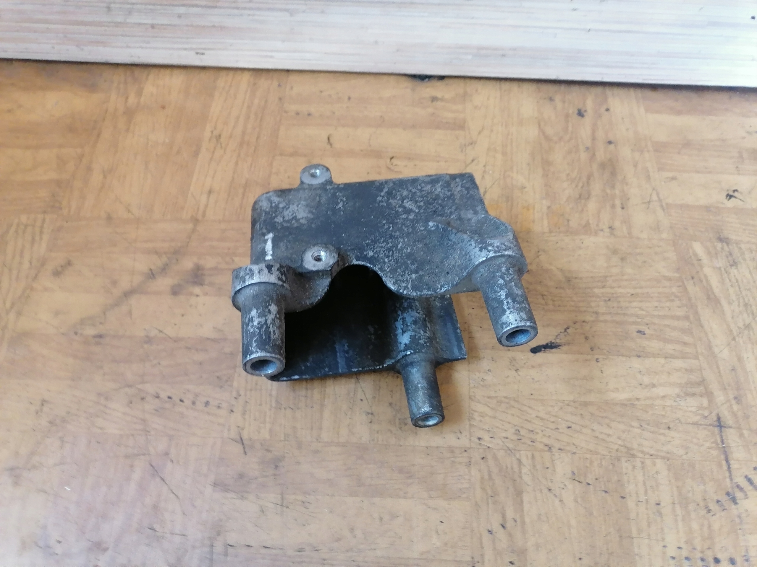engine mount MERCEDES VITO W639 A6461420042