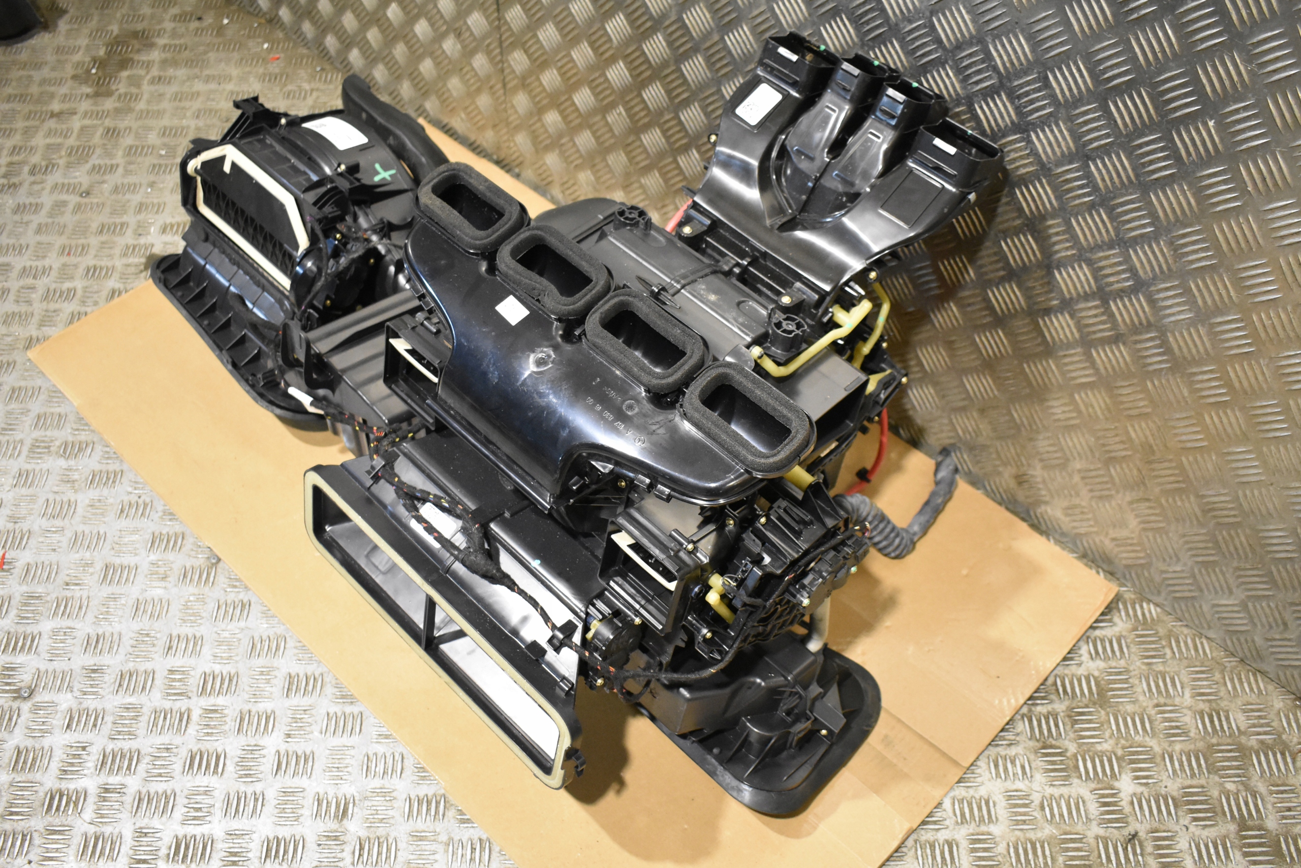 радиатор отопителя 2 MERCEDES W167 1