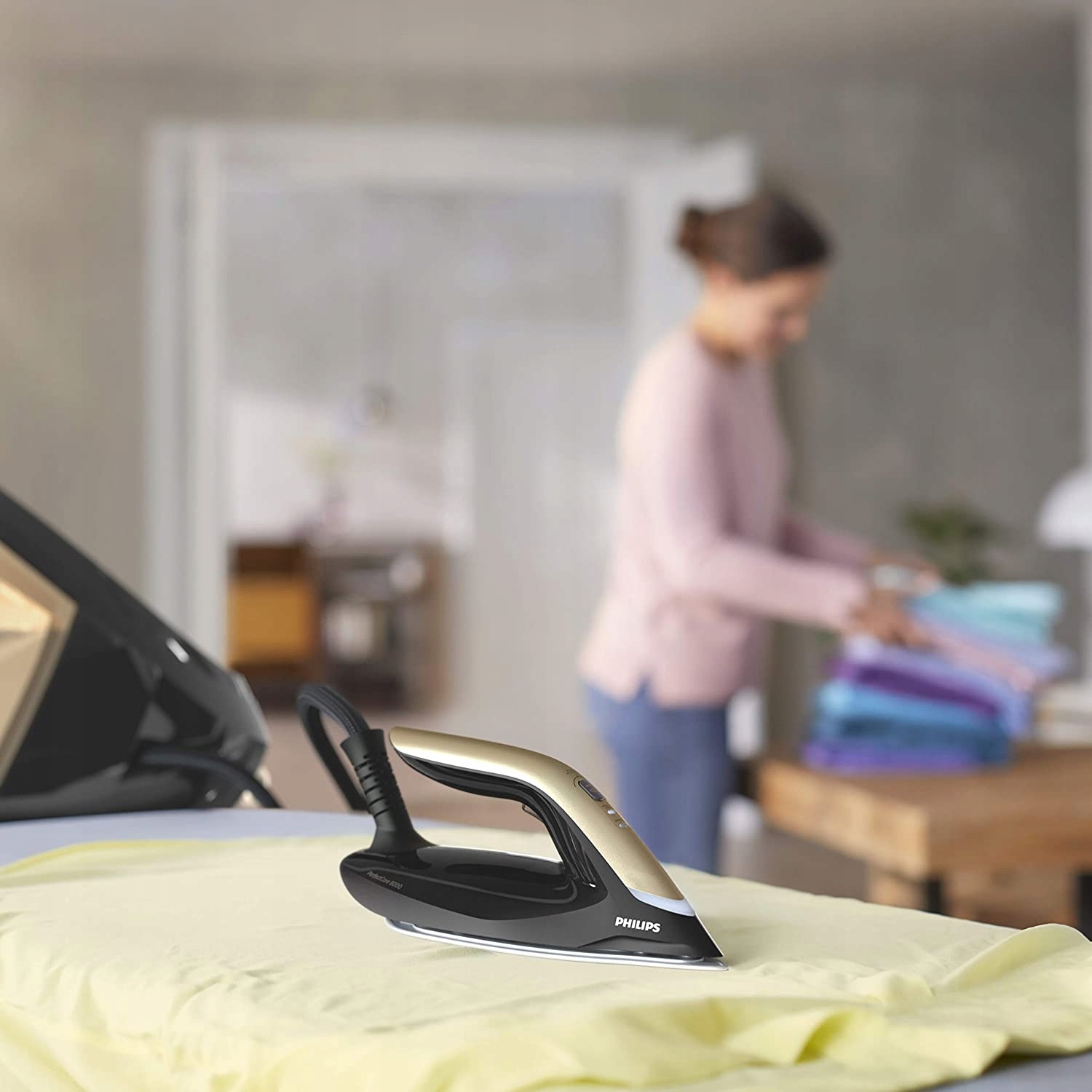 ŻELAZKO Z GENERATOREM PARY STACJA PAROWA PHILIPS PSG8140/80 PerfectCare Kod producenta Żelazko z generatorem pary stacja parowa 2700