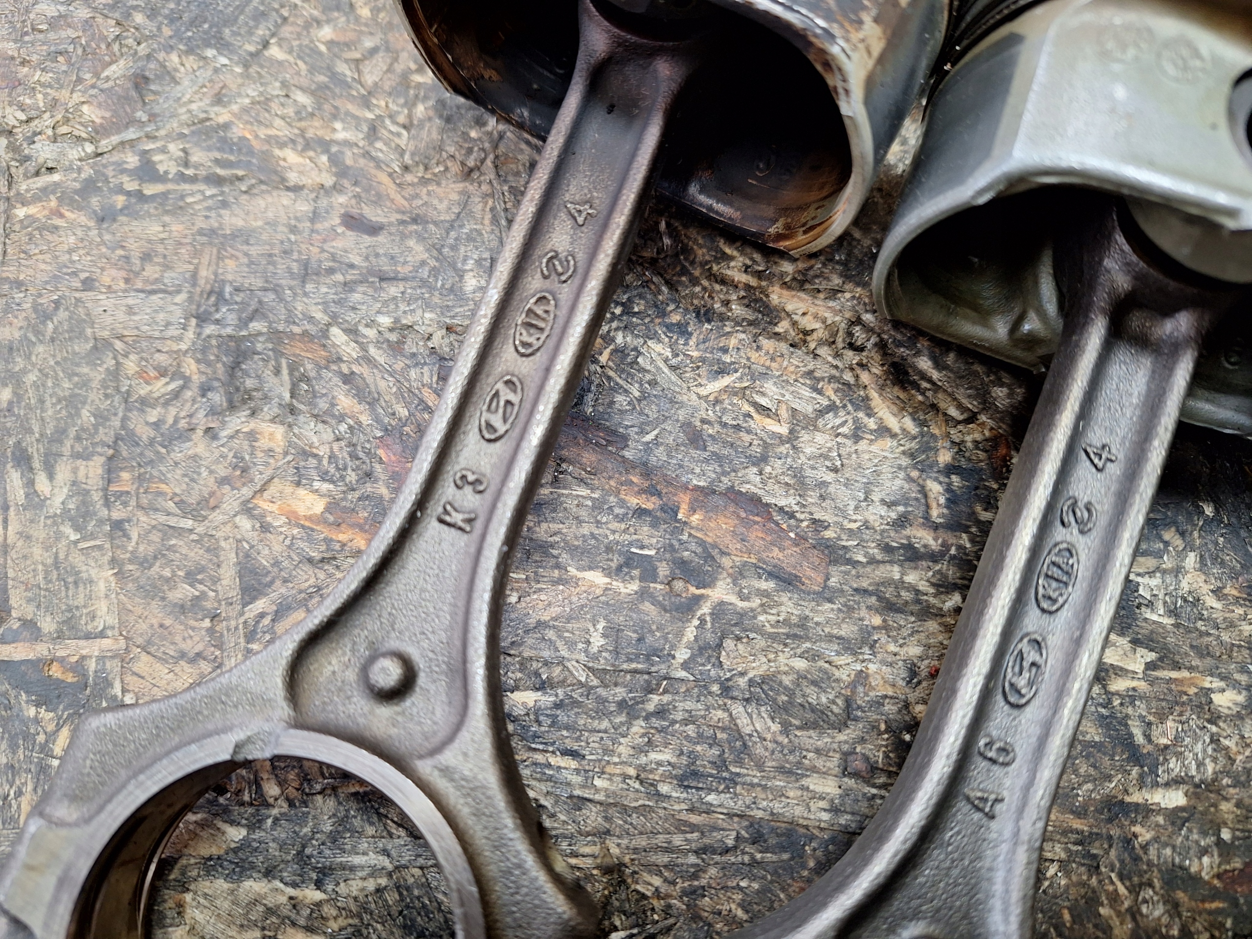piston connecting rod KIA CEED VENGA ix20 i30 1.4 16V G4FA