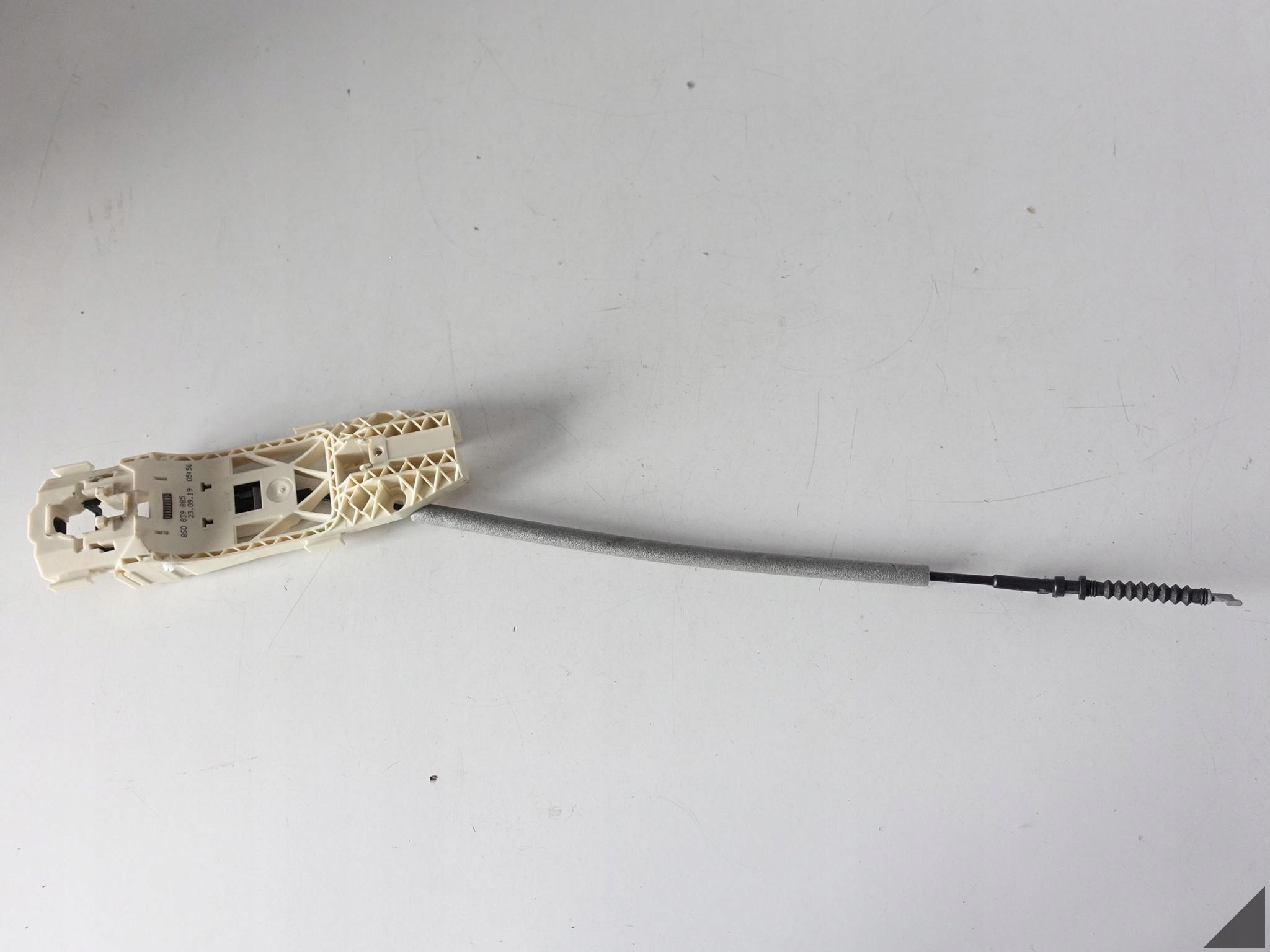 VW TOUAREG III 760 CR7 18- PROWADNICA CIĘGNO ZAMKA DRZWI + MOCOWANIE KLAMKI