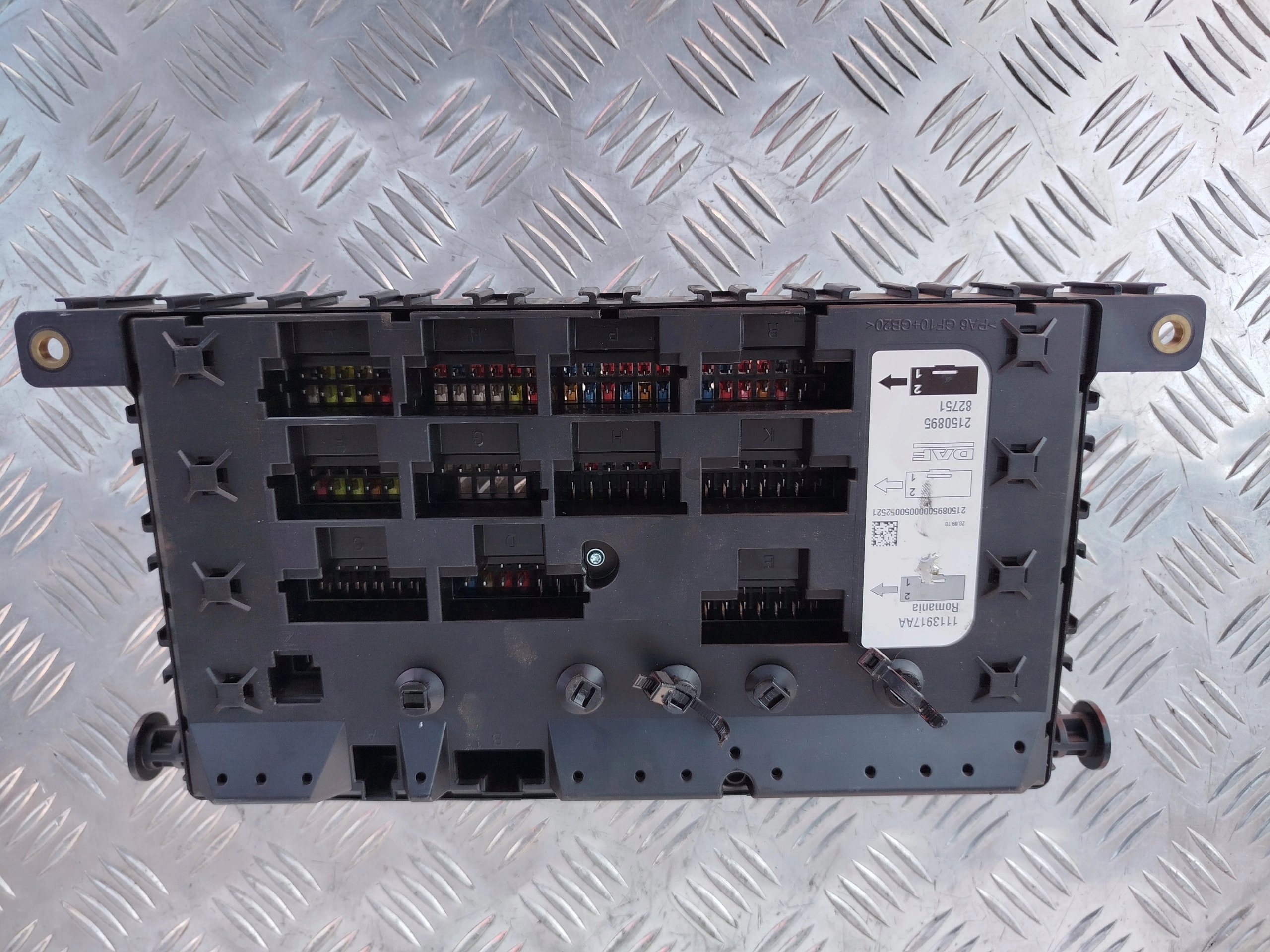 SKRZYNKA BEZPIECZNIKÓW DAF 106 LIFT Producent części DAF OE