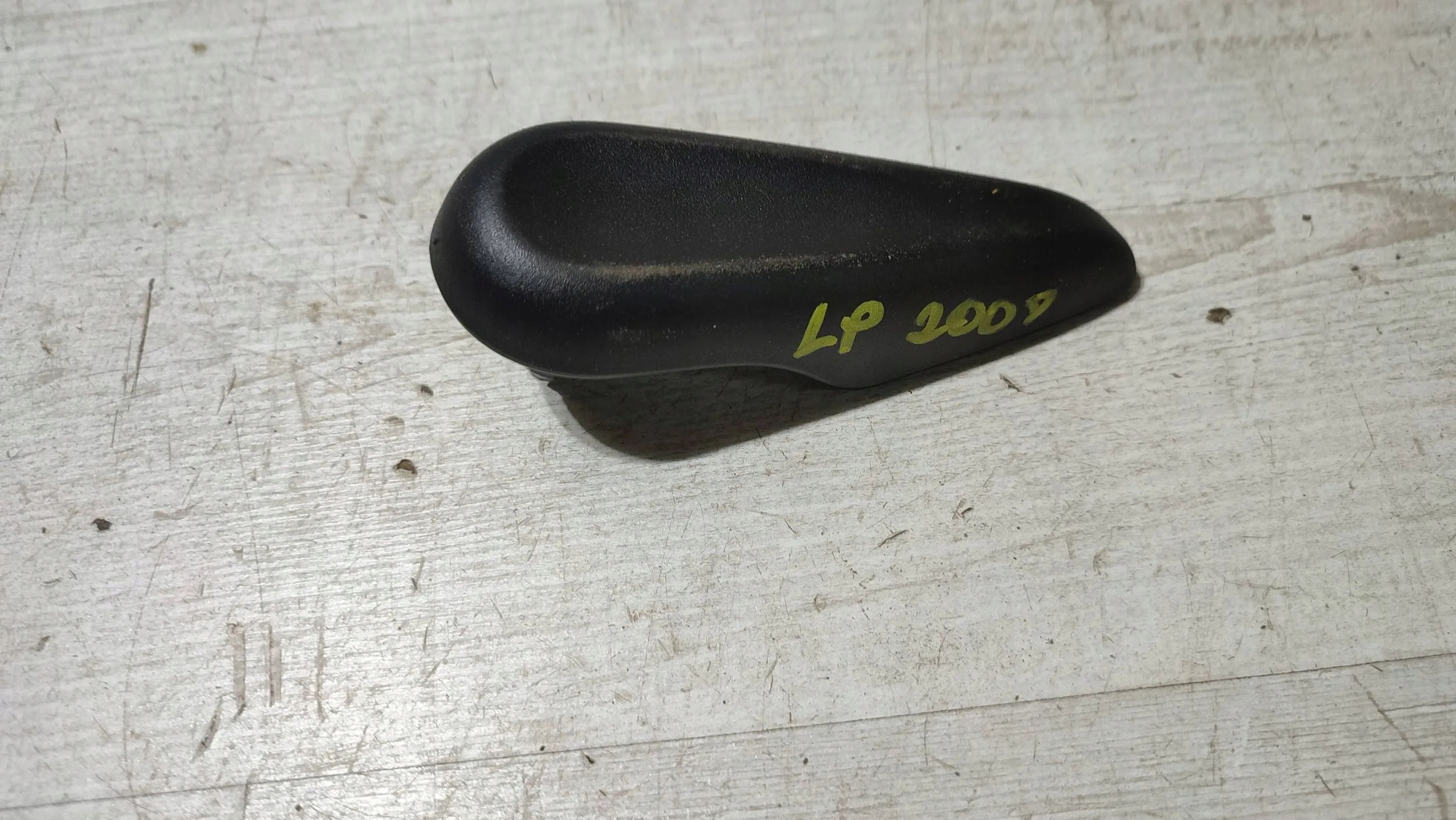Peugeot 2008 and 2013 front side left handle seat