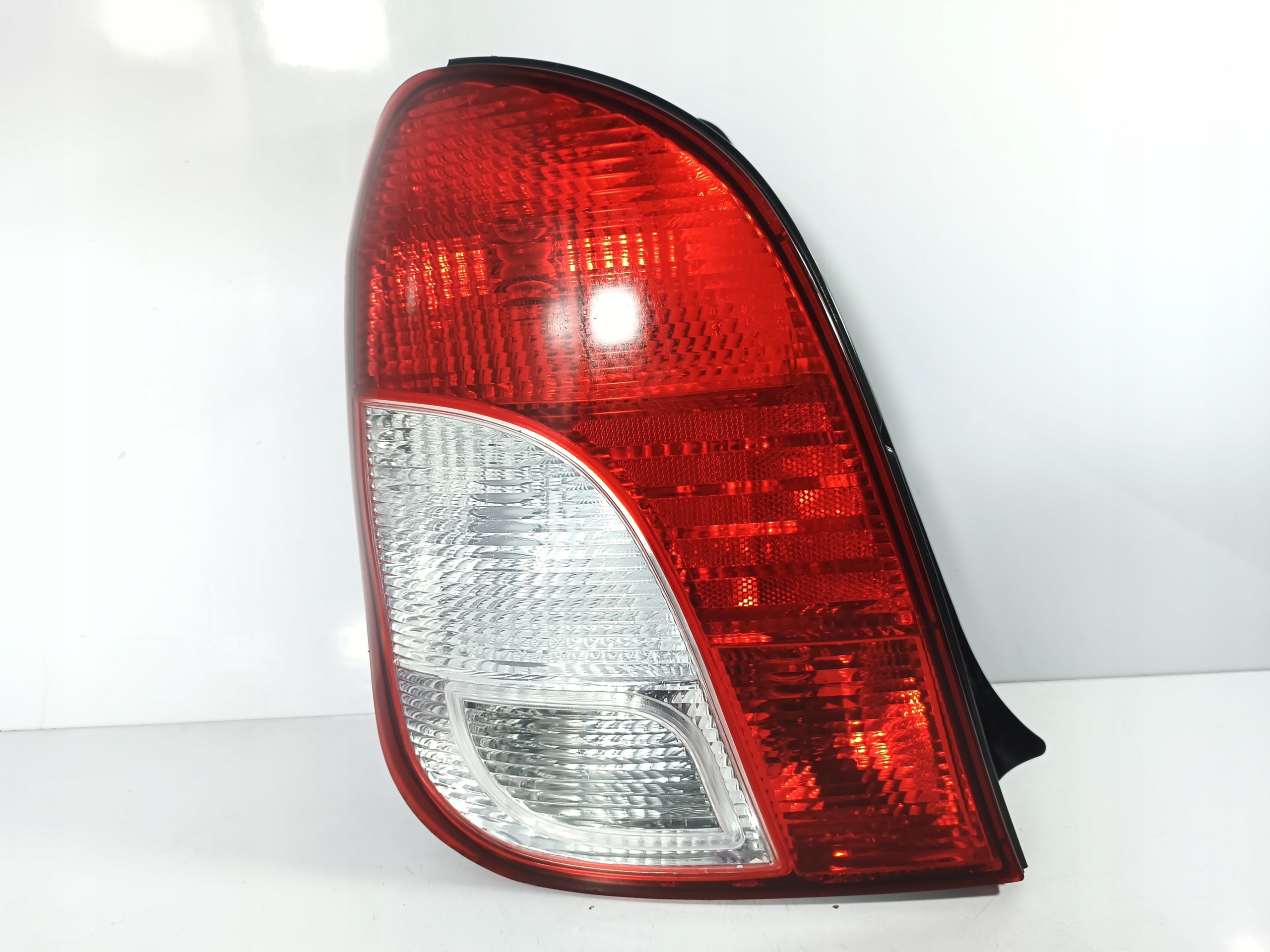 Kia Carens 1 and 99-02 light rear rear part left