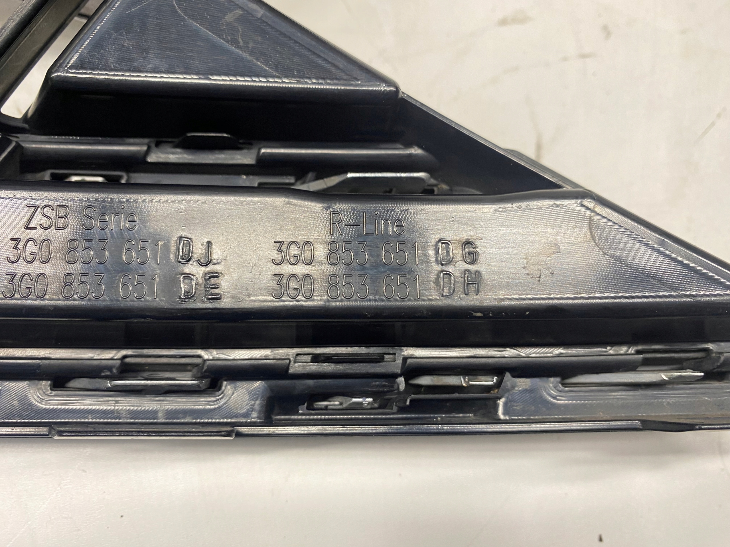 VW Passat B8 Kühlergrill FRONTGRILL Kühlergitter 3G0853653NP - Thumbnail 9
