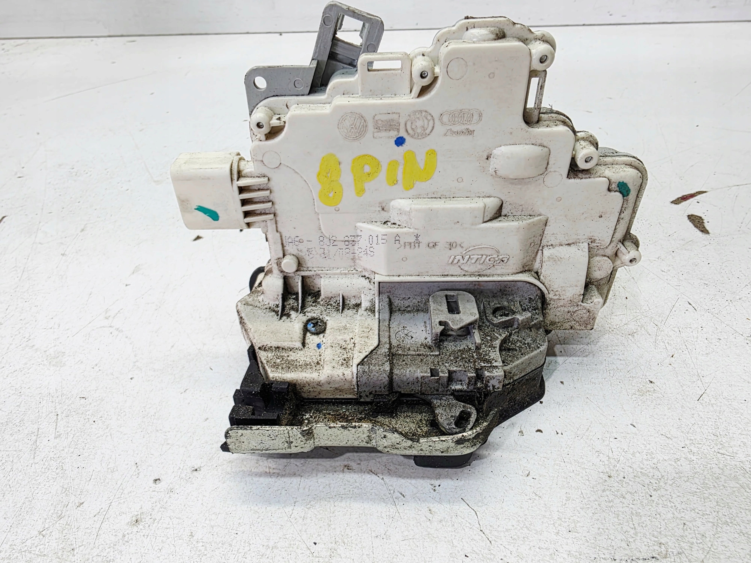 lock door left front AUDI A4 B8 A5 8T Q5 8R 8J2837015A 8 PIN