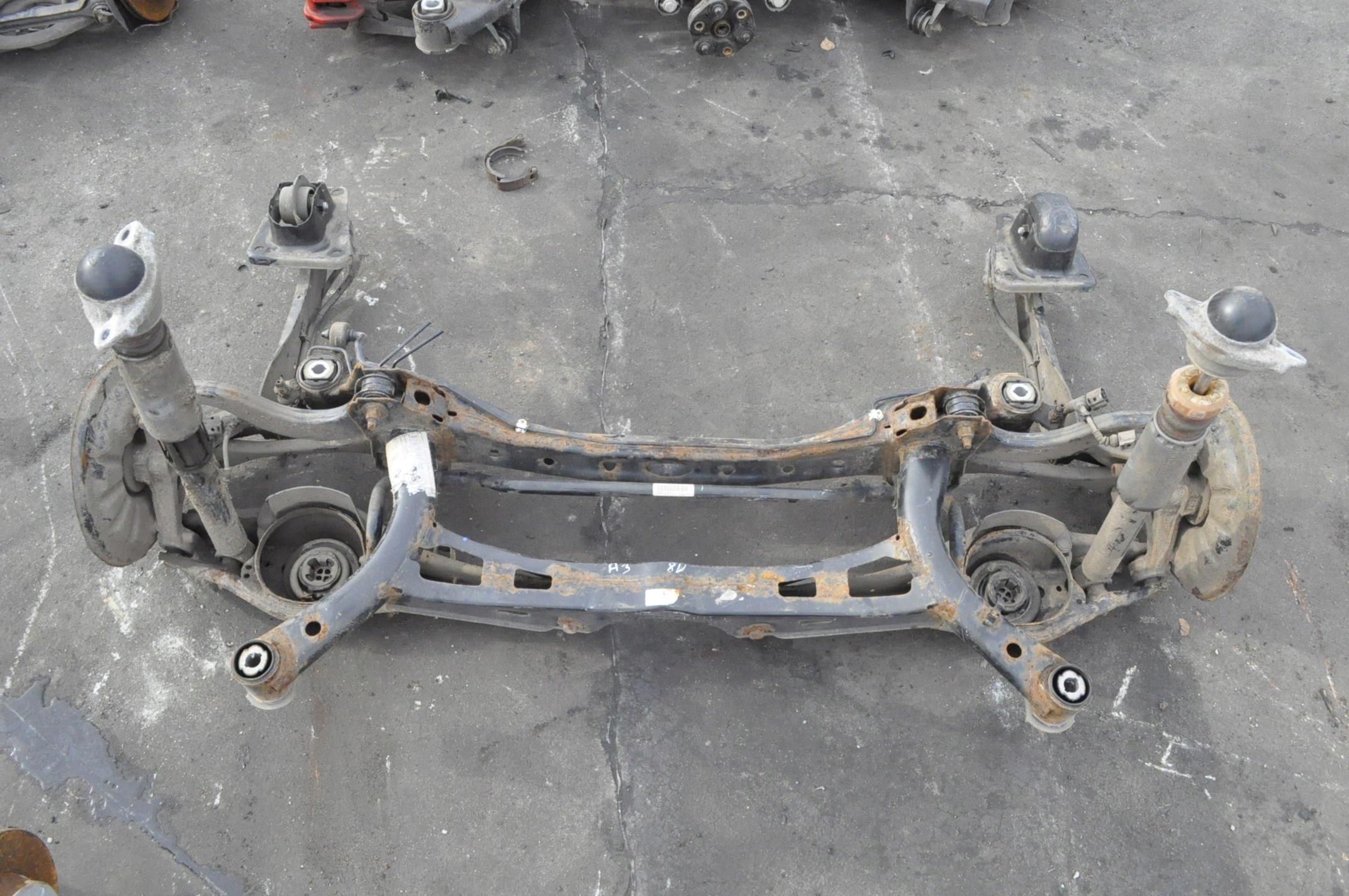 AUDI A3 8V ZAWIESZENIE BELKA TYŁ