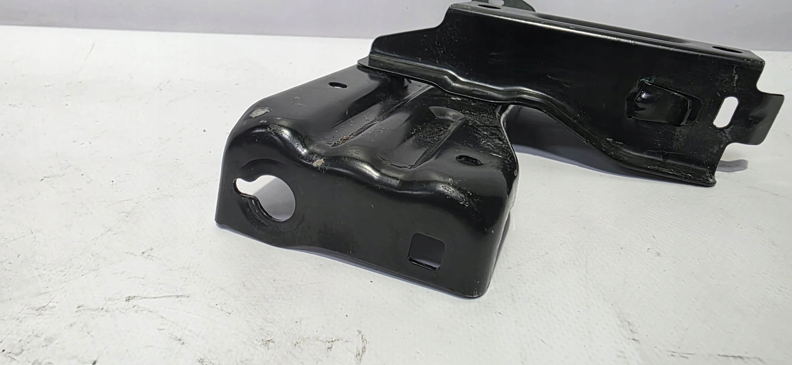 console holder supports left front TOYOTA YARIS CROSS 20- original