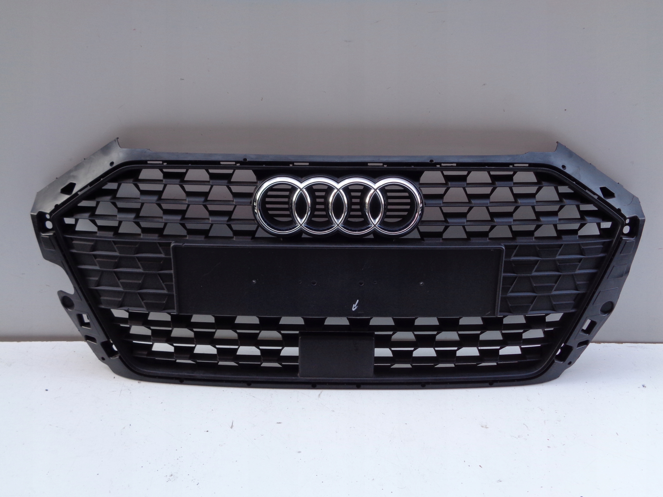 решетка радиатора Audi A1 II 82A 18-