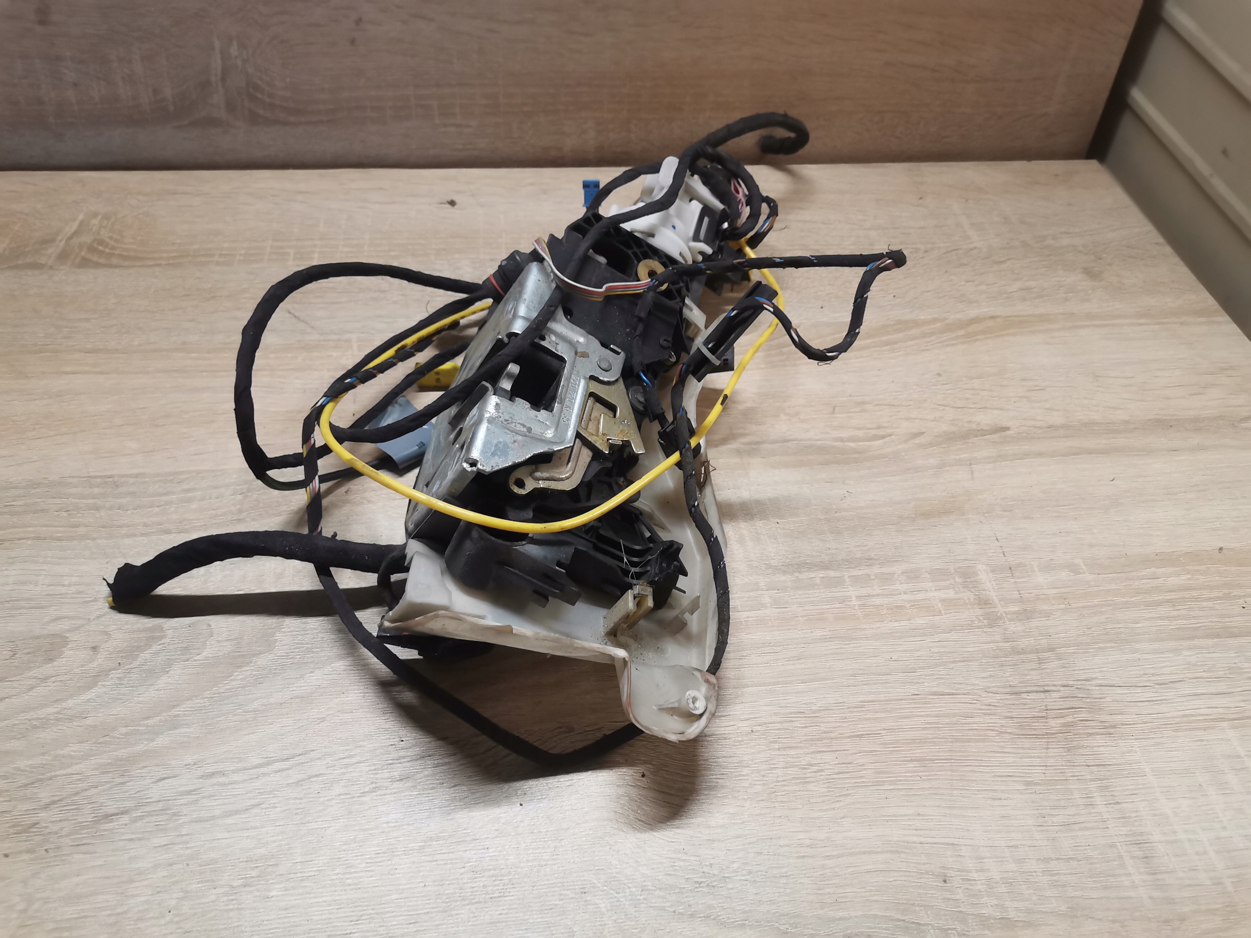 lock door right front MERCEDES S-KLASA W220 A2207201635