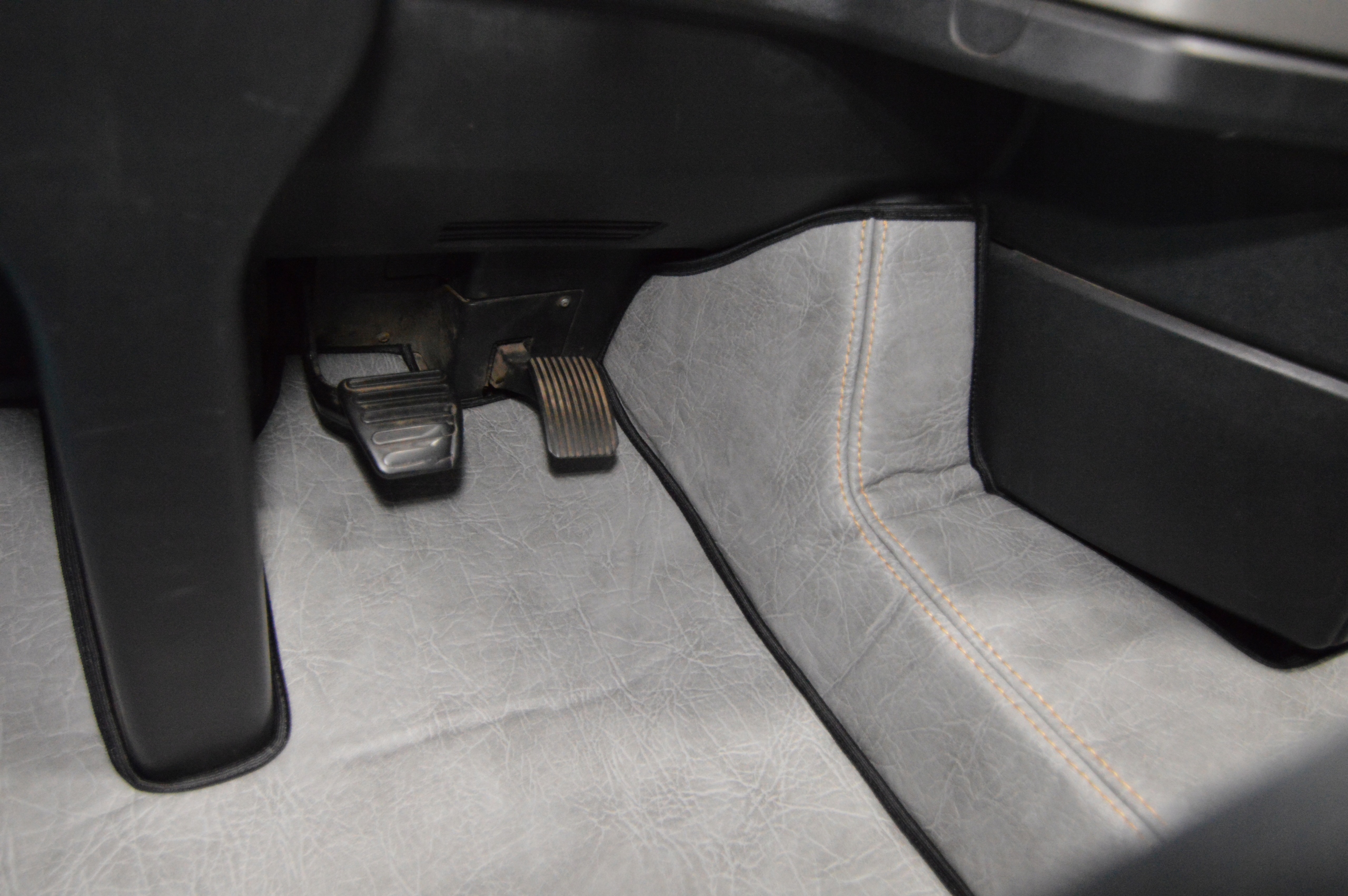 Dywaniki PRESTIGE LINE Man TGX od 2017 2 szuflady Kolor szary