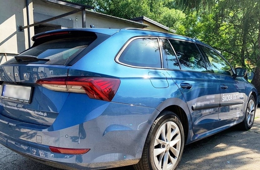 LISTWY DRZWIOWE BOCZNE NA DRZWI SKODA OCTAVIA IV 2019- Producent części RIDER