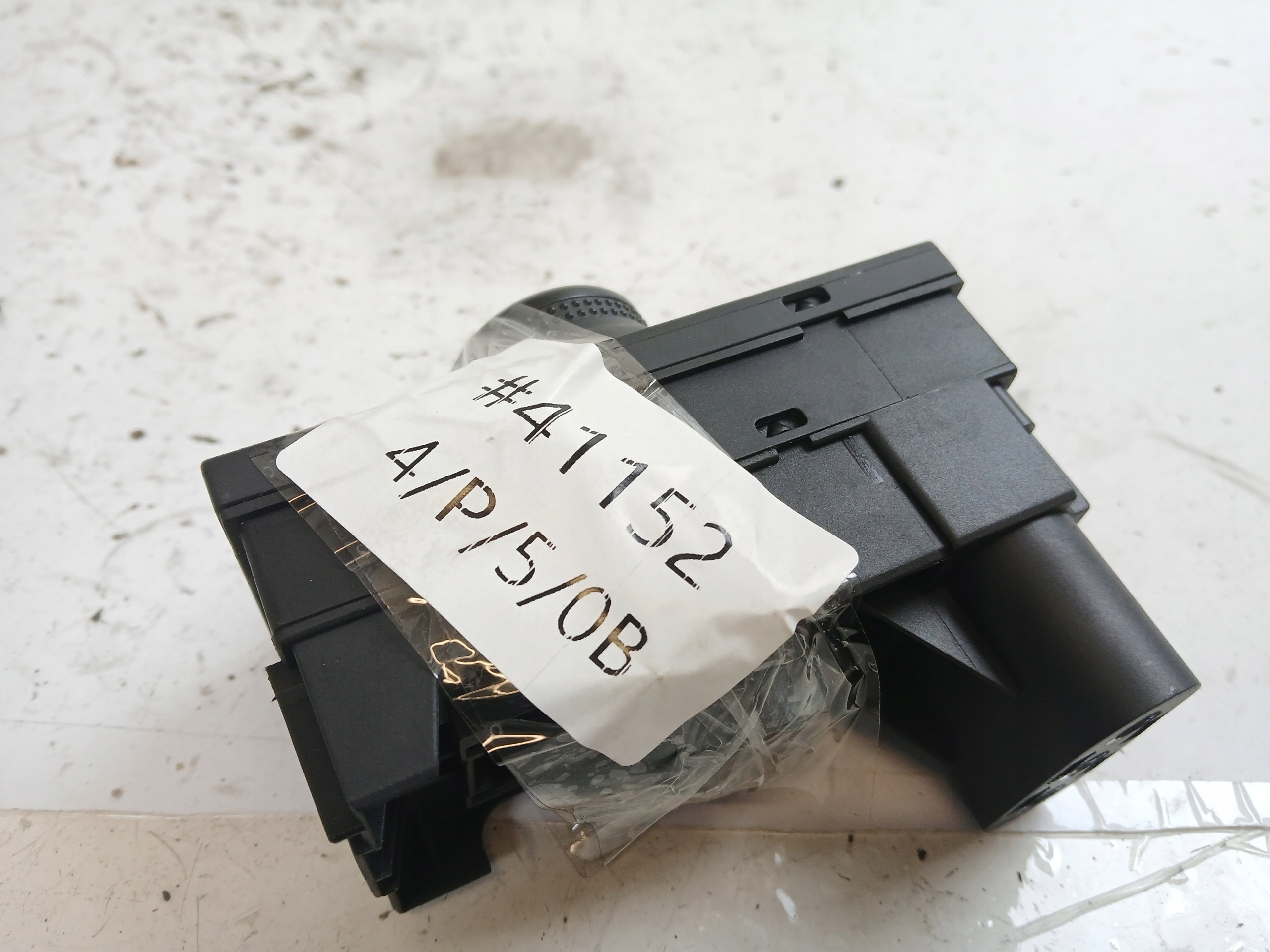 OPEL MERIVA A light switch 93394756