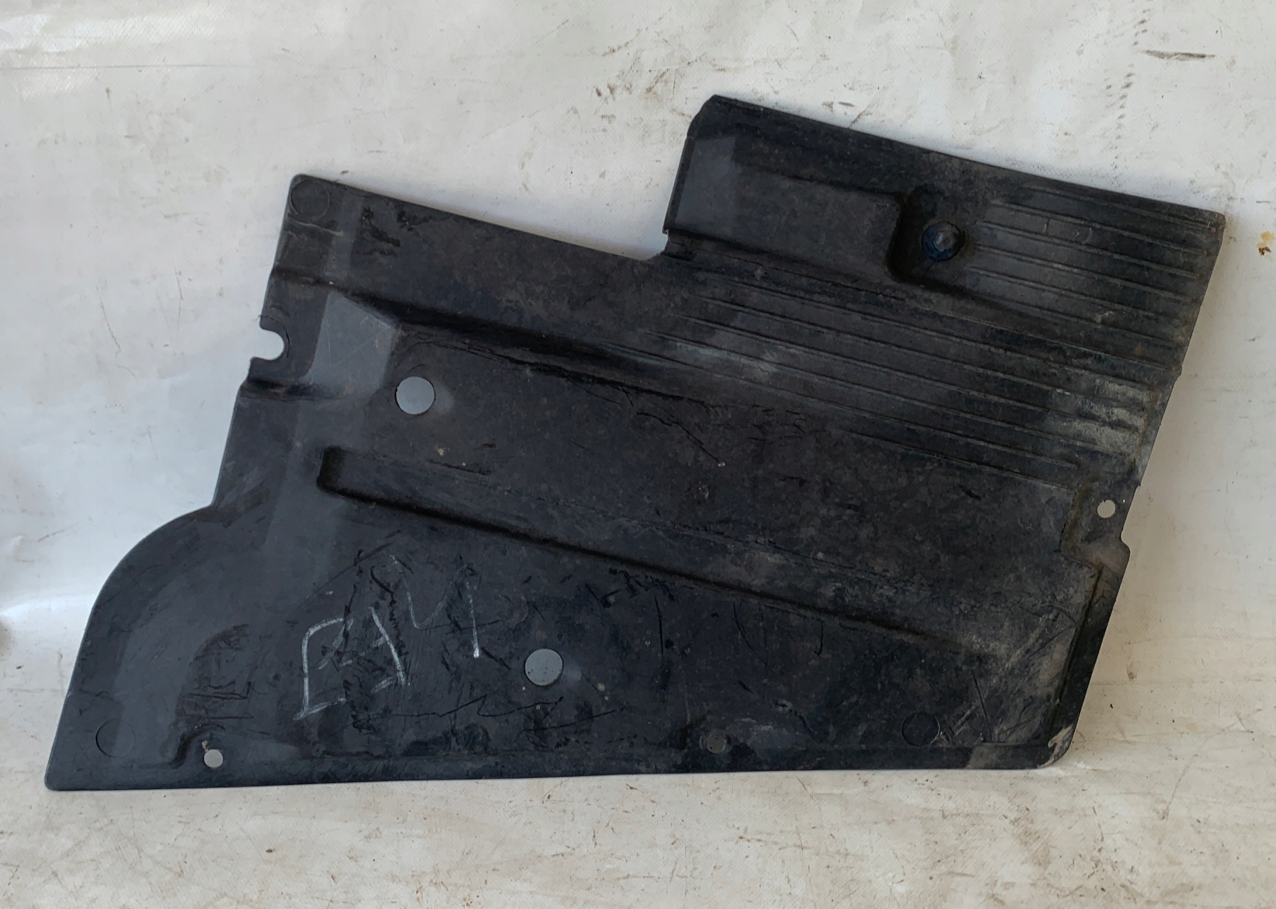 # fedél alváz AUDI A6 C6 4F0825215C