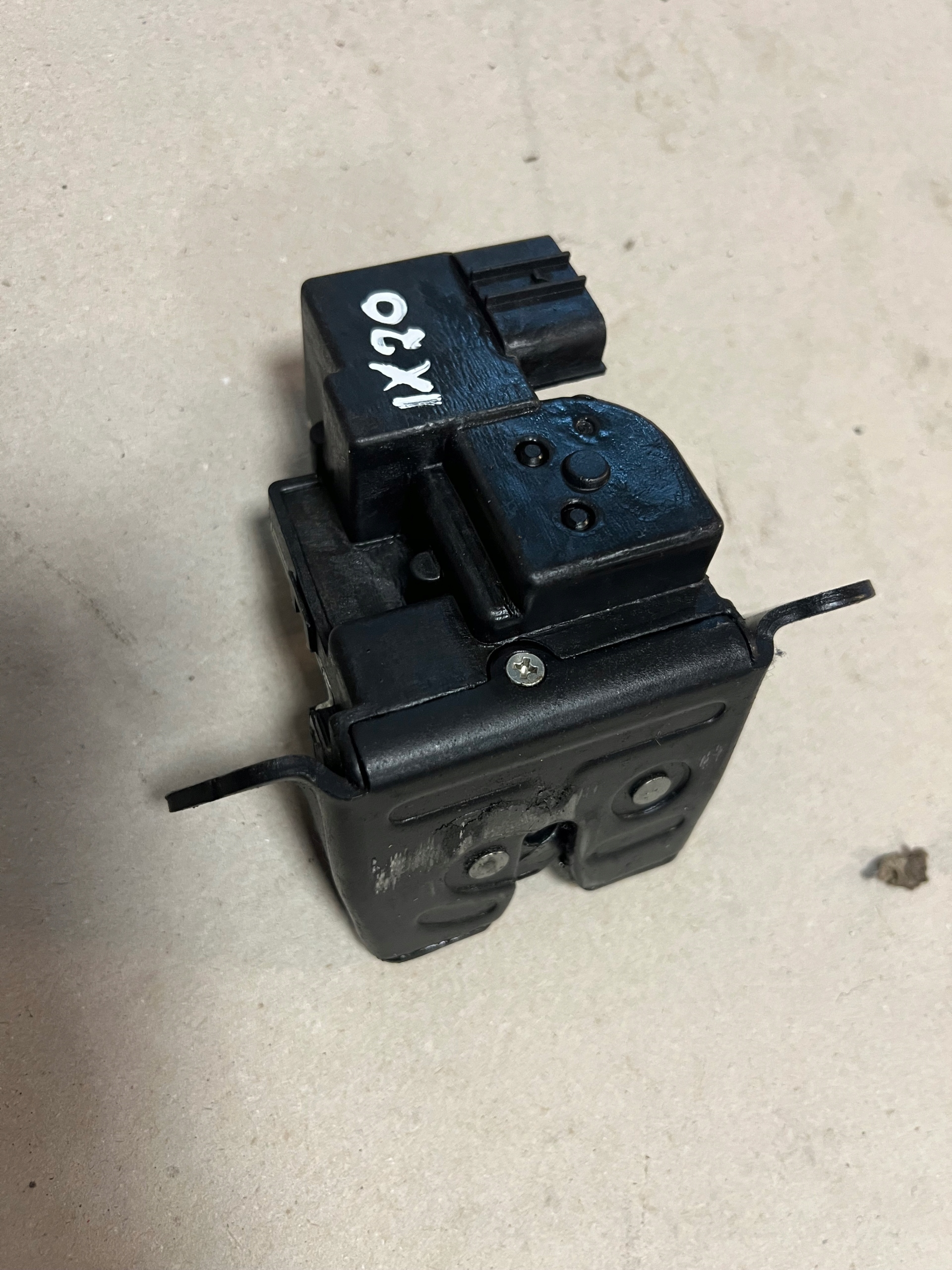 HYUNDAI KIA ЗАМОК БАГАЖНИКА 81230-1H000