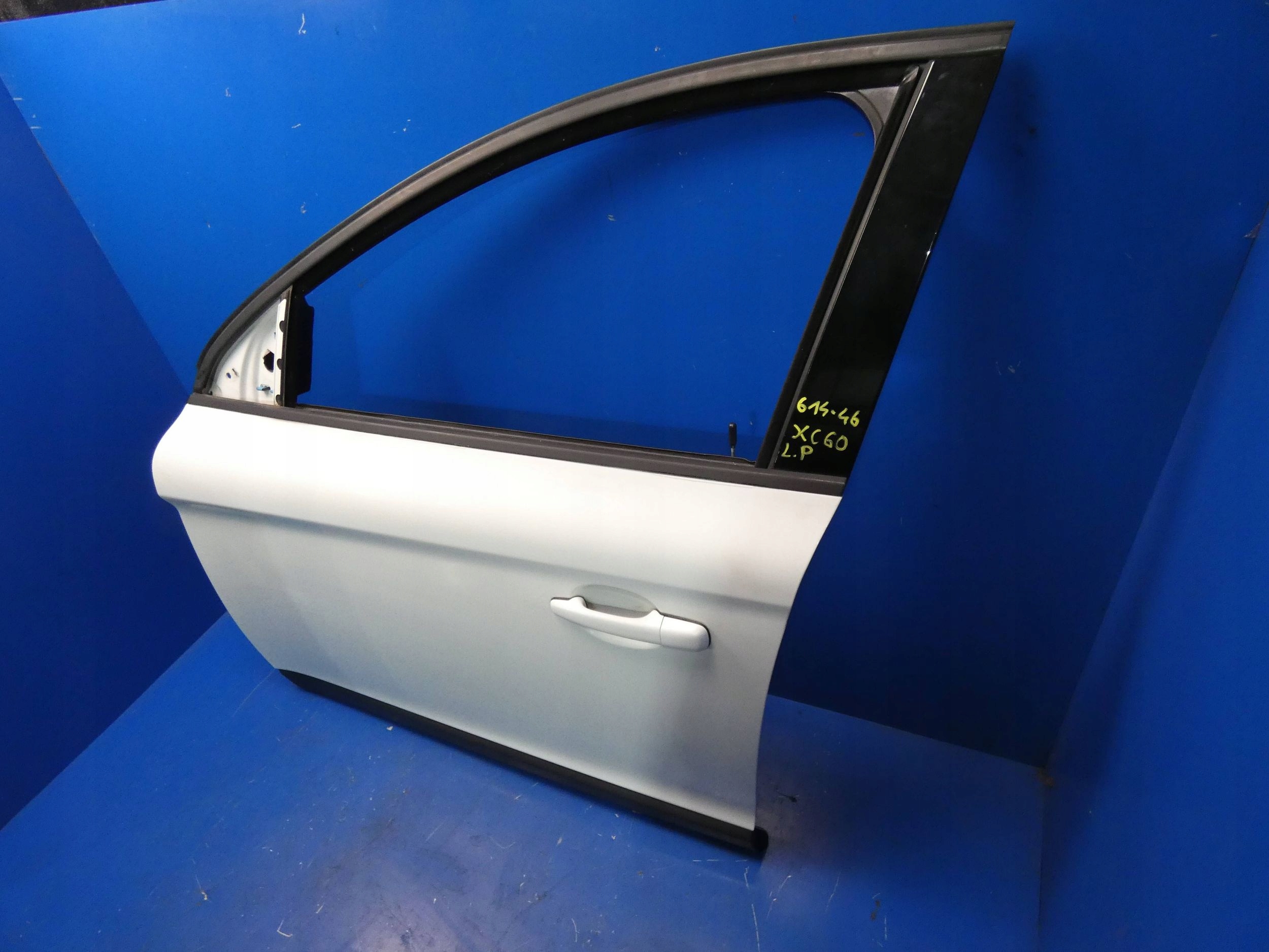 VOLVO XC60 and door left front front complete as for FOTO