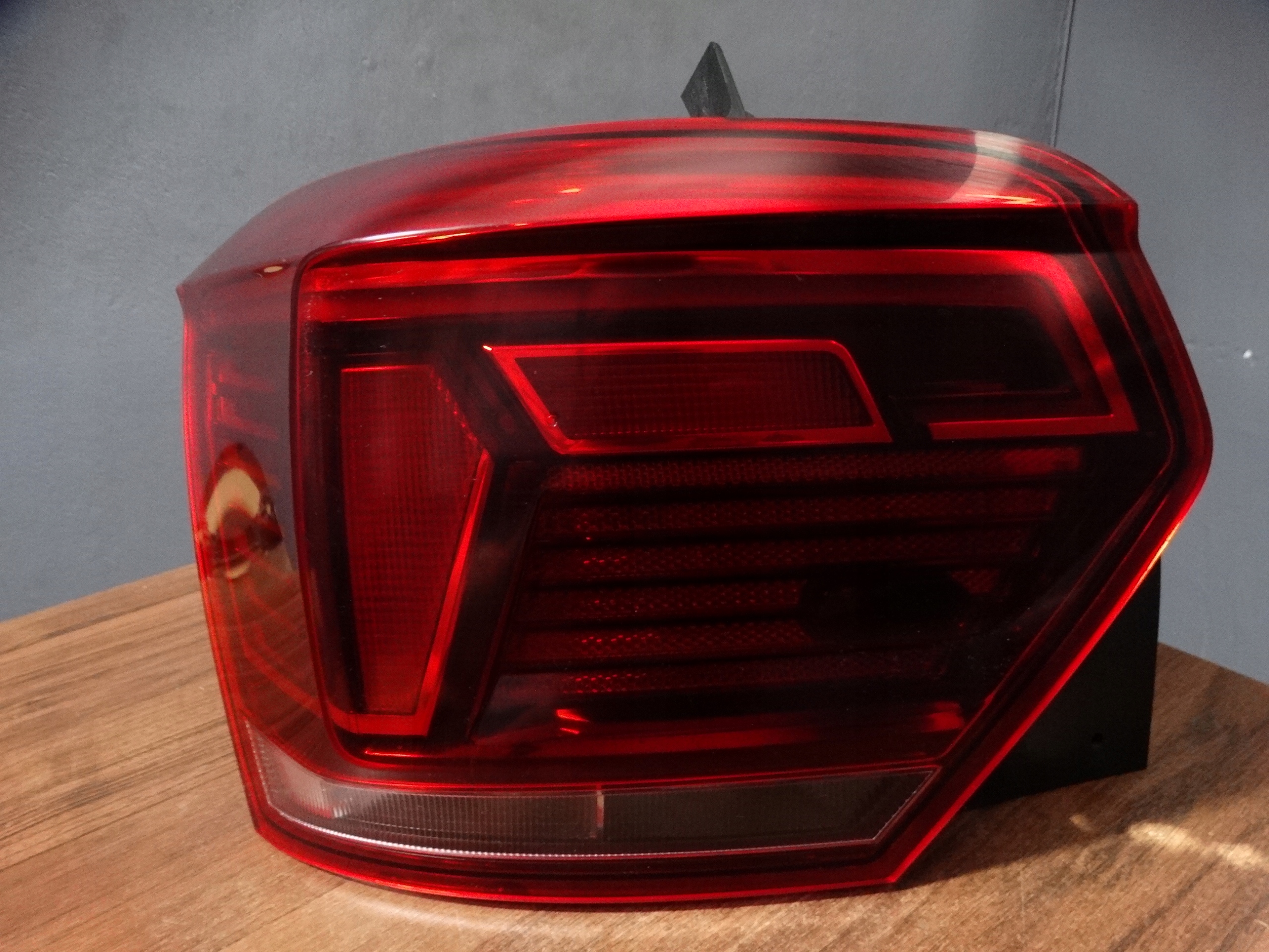 IDEALNA light rear right LED VW POLO VI 6 GTI 1