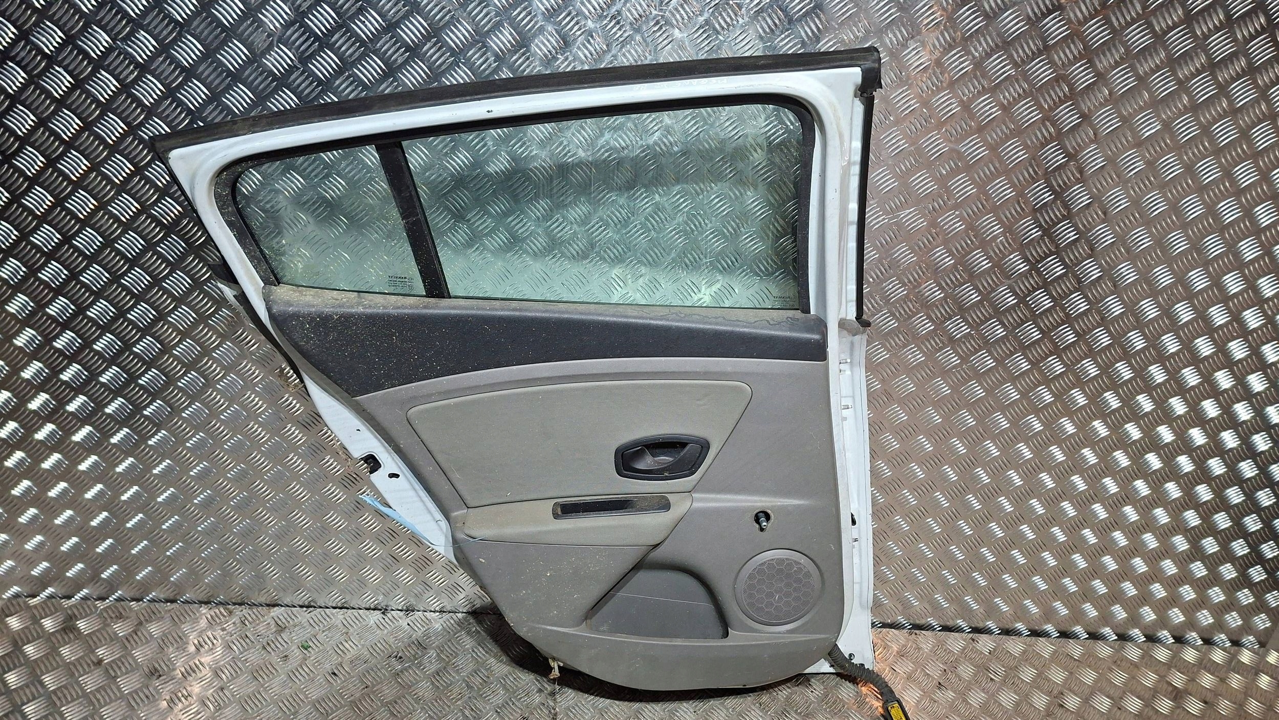 Tür heck links RENAULT MEGANE III HB 2009