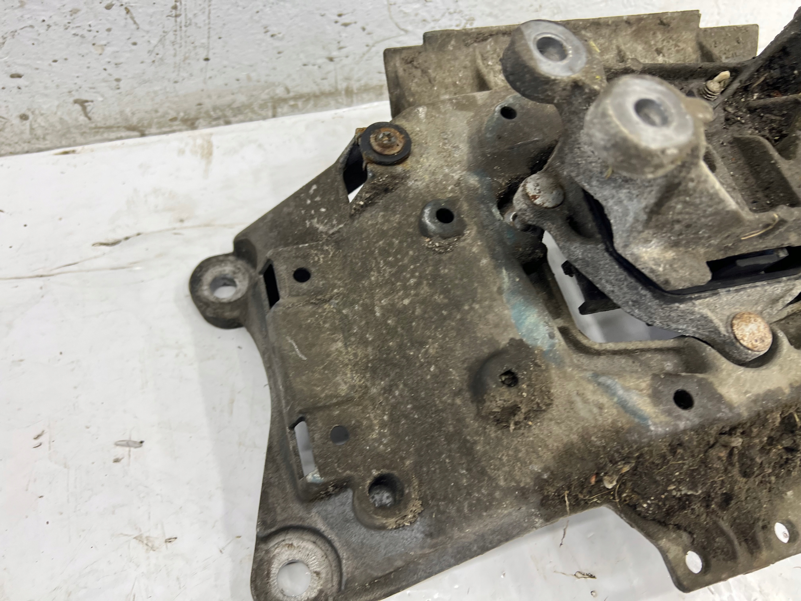 AUDI A6 C7 3.0 TDI Support Support Boîte vitesse montage support patte 8K0399263BH