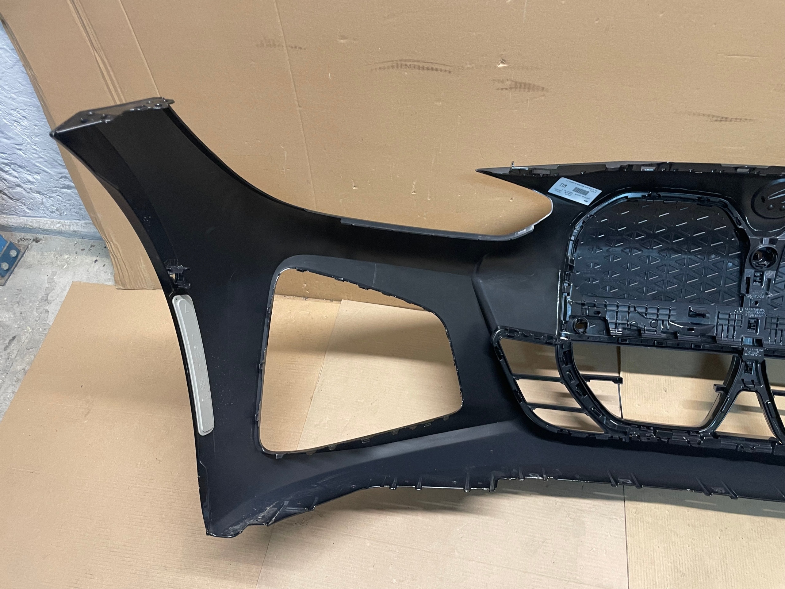 bumper front + grill PDC m-packet KPL BMW i4 G26 BEV colour 475 USA