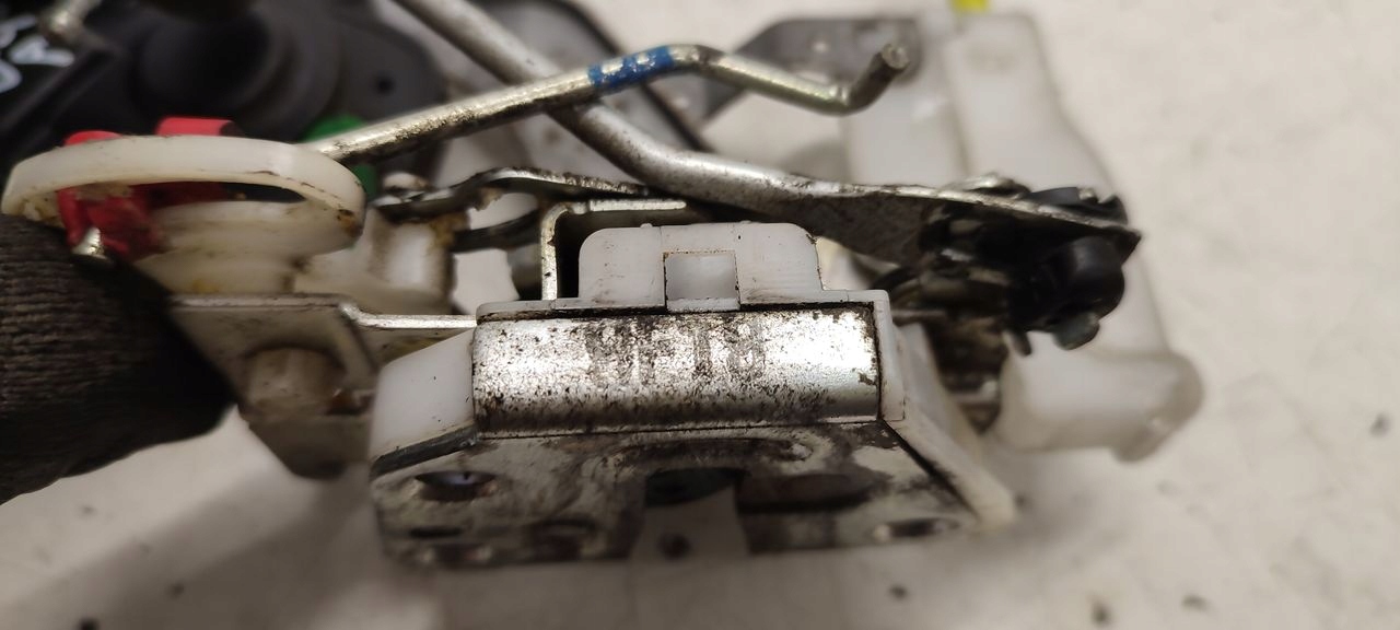 lock front front left Toyota Aygo