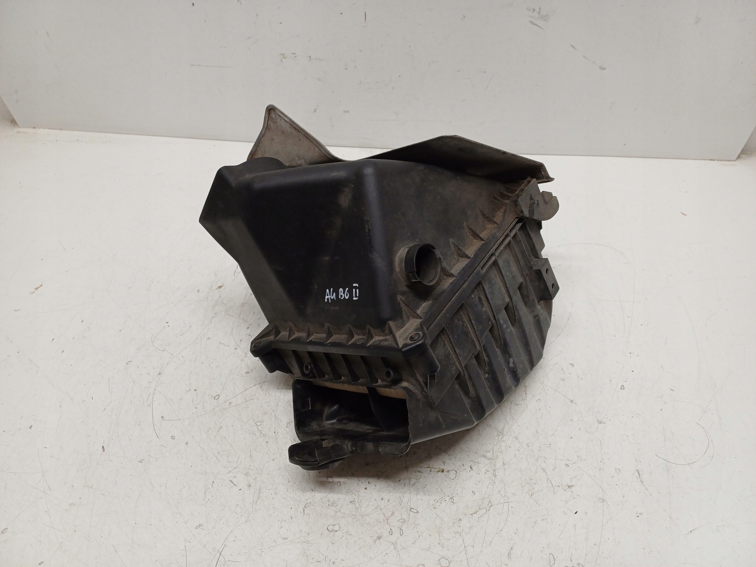 AUDI A4 B6 00-06 2.0 BENZYNA OBUDOWA FILTRA POWIETRZA 06B133837AE