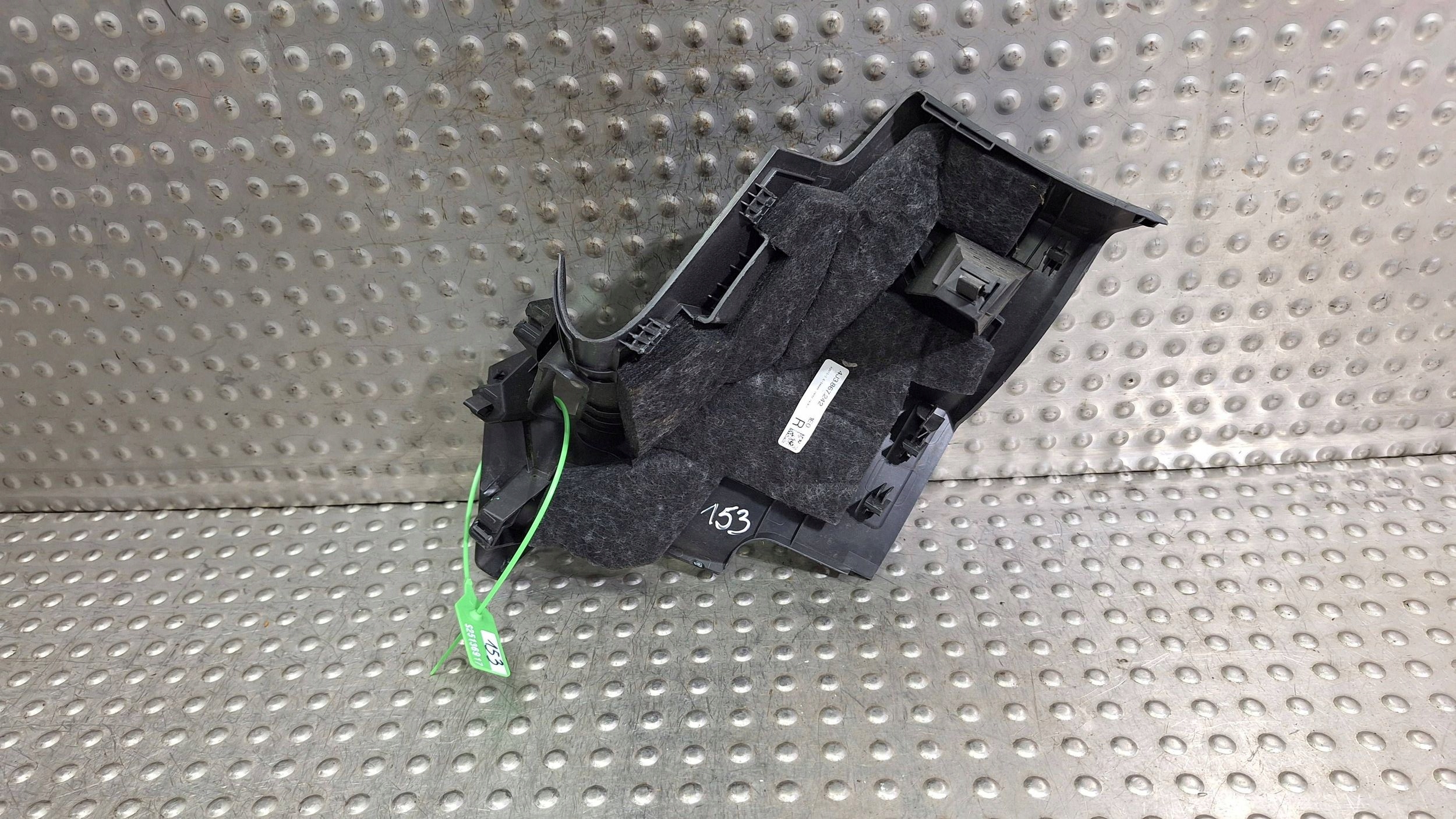 cover central SLUPKA right 4J3867242 AUDI RS E-TRON GT