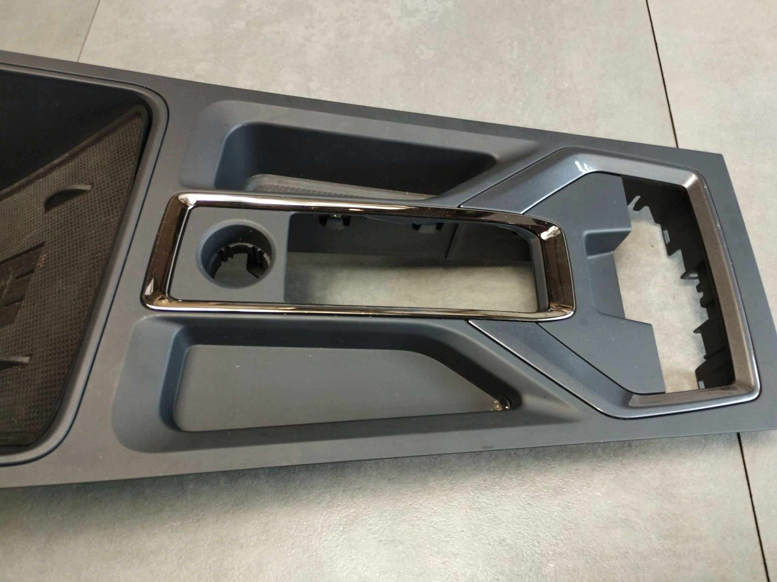 Cupra Formentor console central frame tunelu 5FB857925D