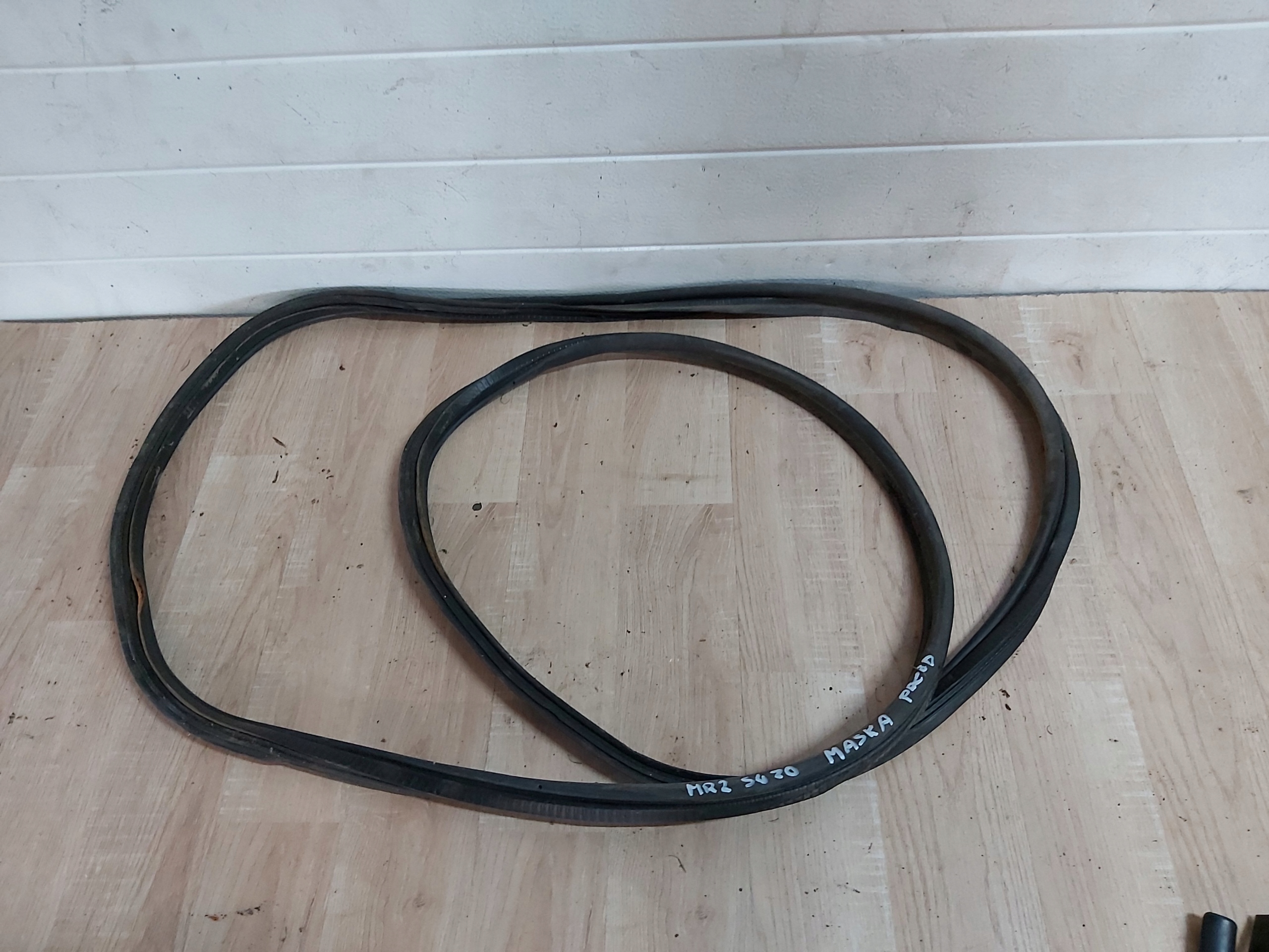 Toyota MR2 SW20 прокладка капота передня