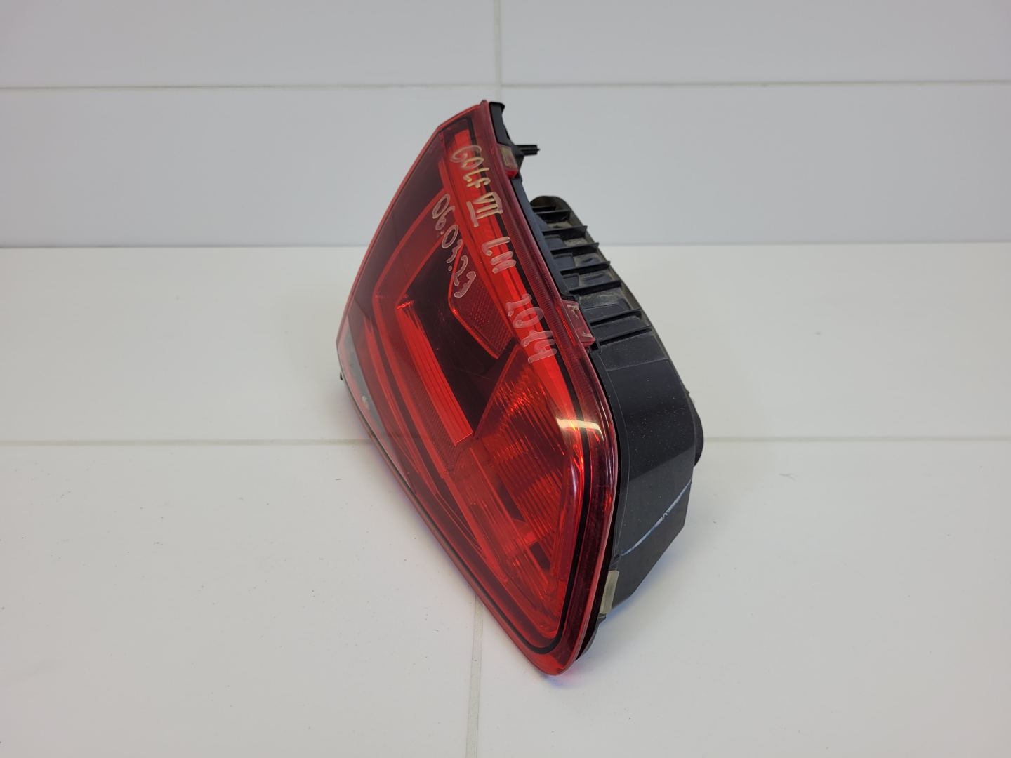 light rear to the bonnet left side Volkswagen Golf 7 2015 5G0945093A
