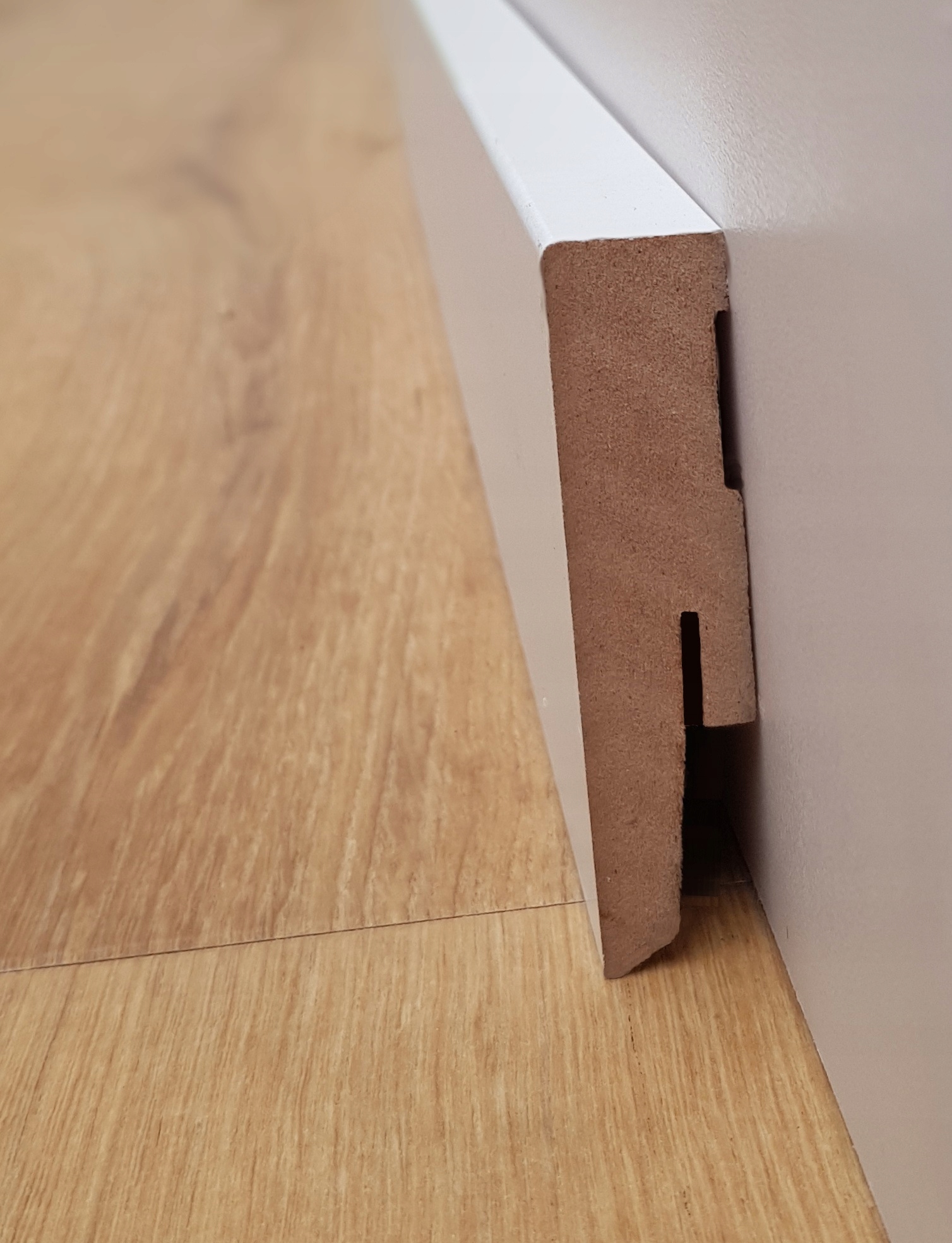 8 LISTWA PRZYPODŁOGOWA MDF BIAŁA Formatowana 19mm EAN (GTIN) 5904119605376