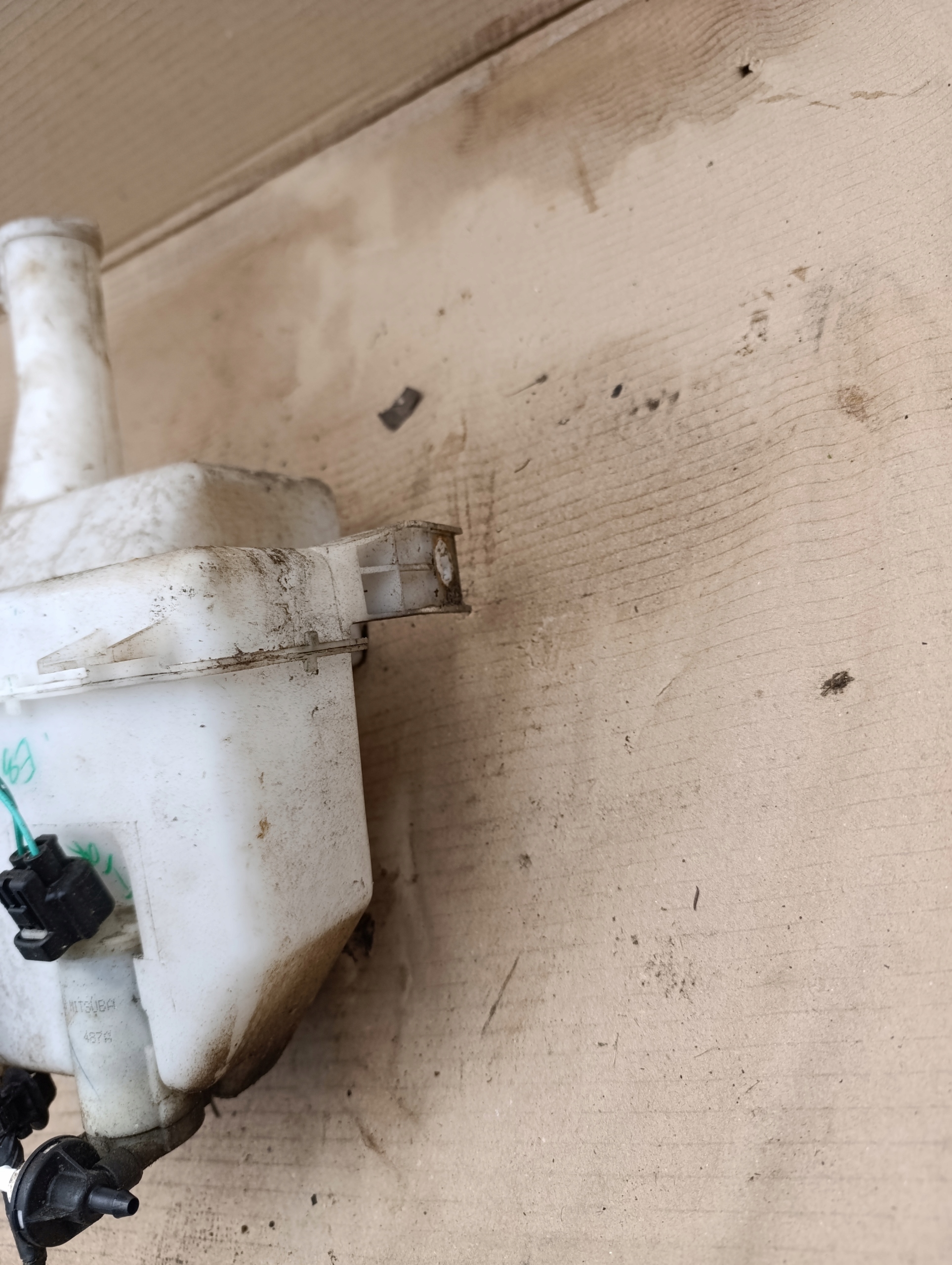 mitsubishi Space Star II бачок омывателя