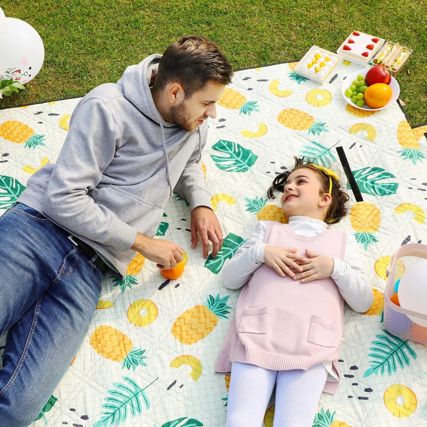 KOC PIKNIKOWY TERMICZNY DUŻY 200x200 cm WODOODPORNY MATA PLAŻOWA PARK GRILL Kolor dominujący wielokolorowy