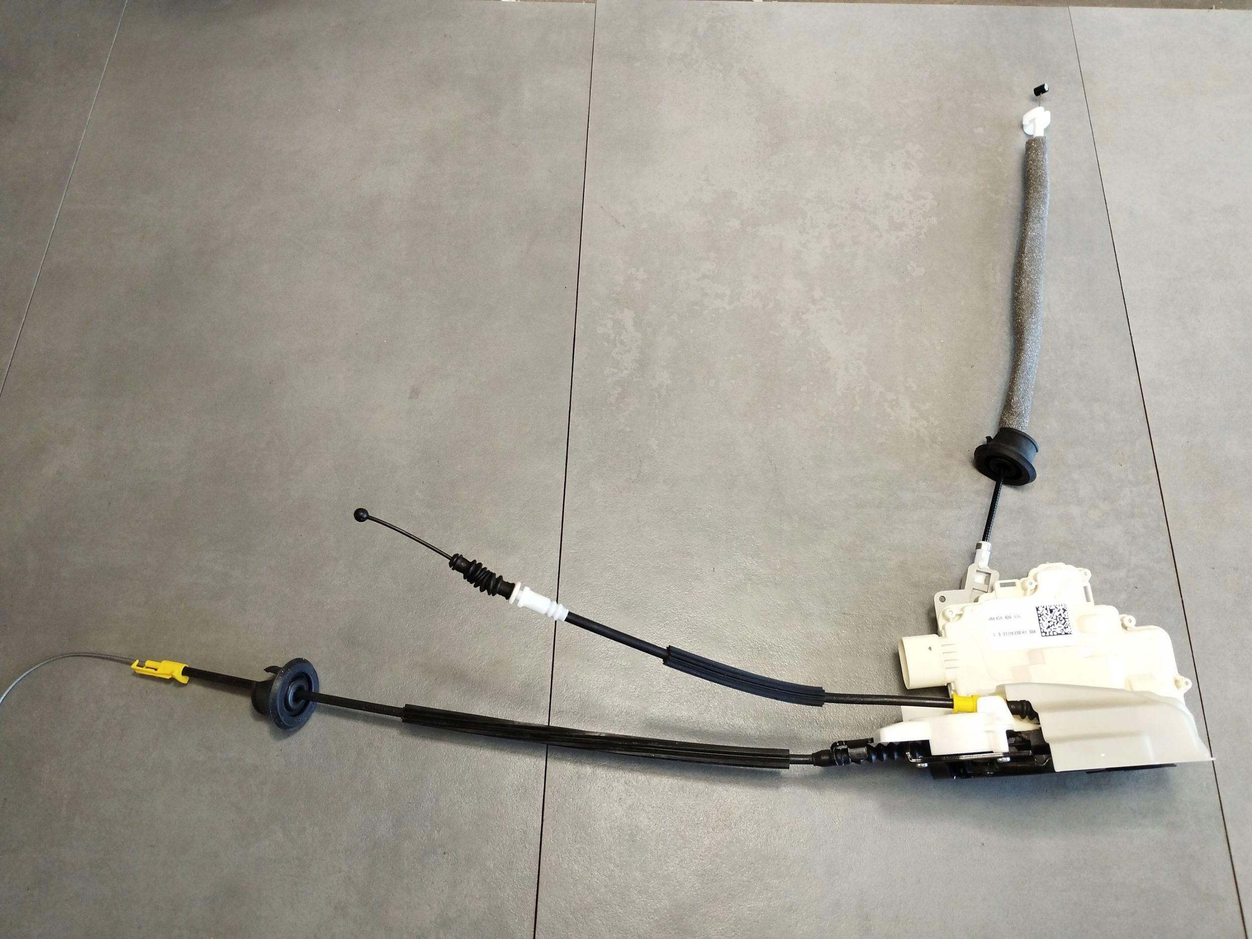 Audi A7 4G 2016 lock left rear part 4G8839015