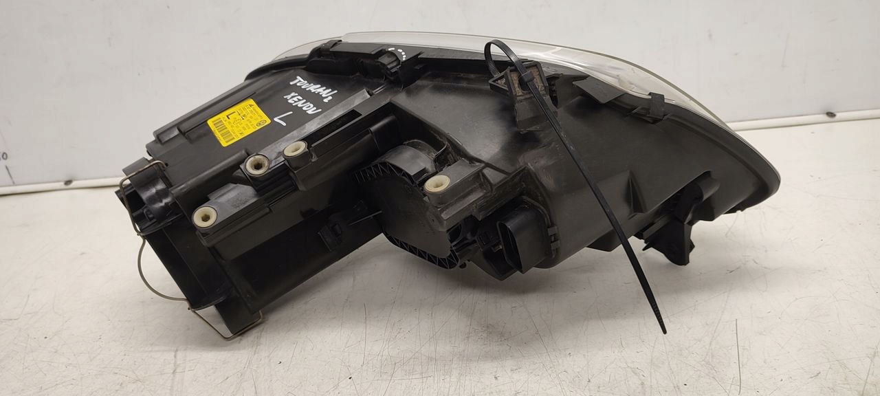 light front front left xenon VW Touran and 2,0 TDI