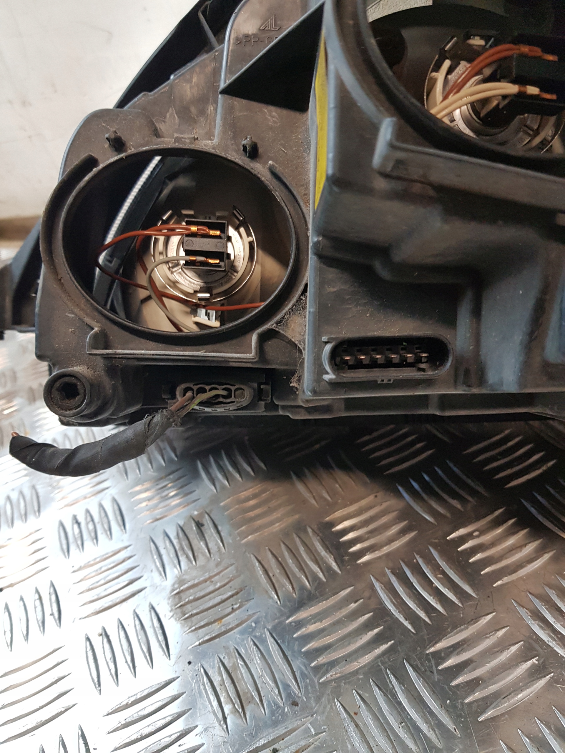 MERCEDES W220 light right front XENON 02R- EUROPA