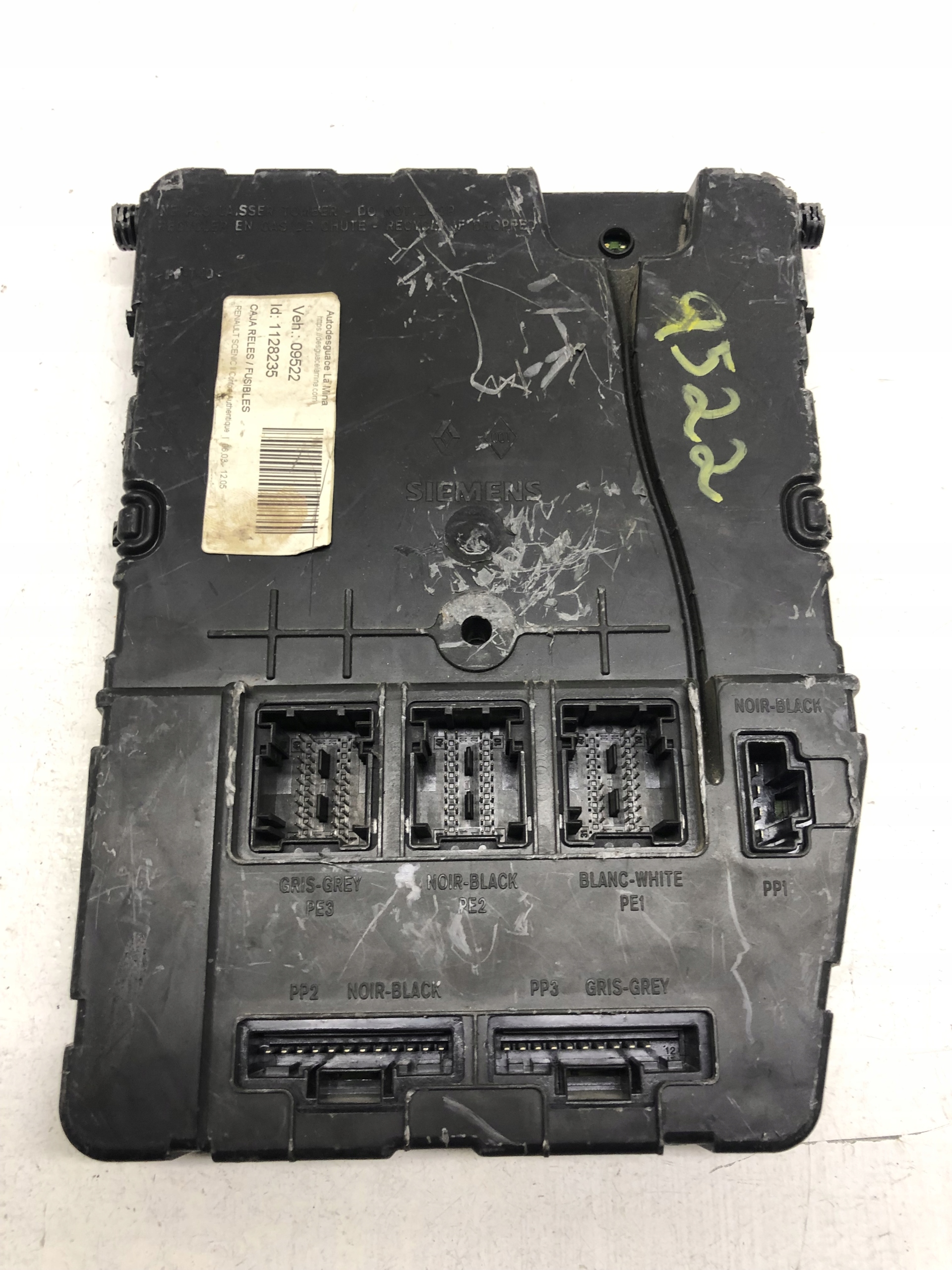 SKRZYNKA BEZPIECZNIKÓW RENAULT MEGANE II Producent części Renault OE