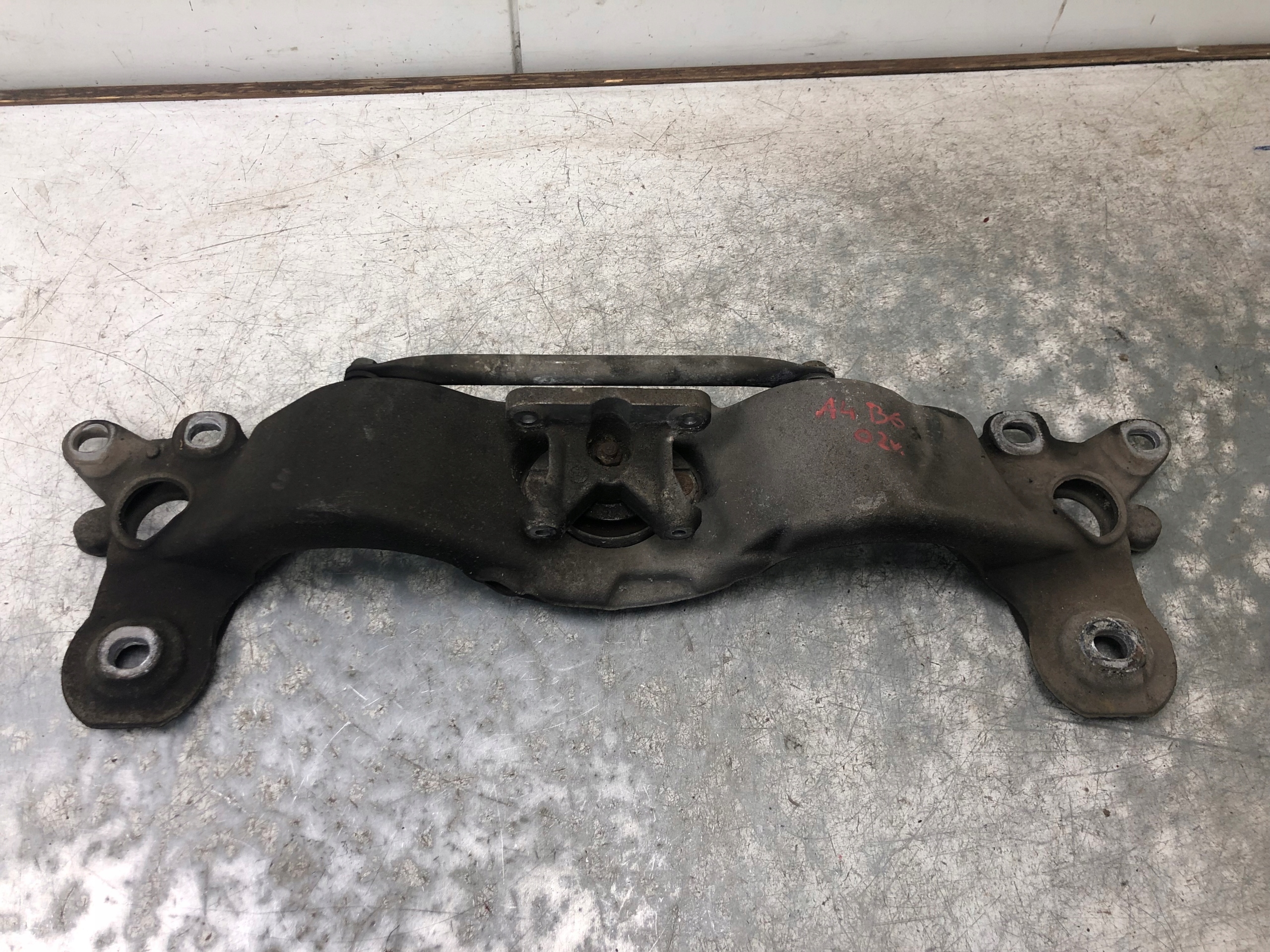 strebe Getriebehalter AUTOMAT AUDI A4 B6 8E0399263AB