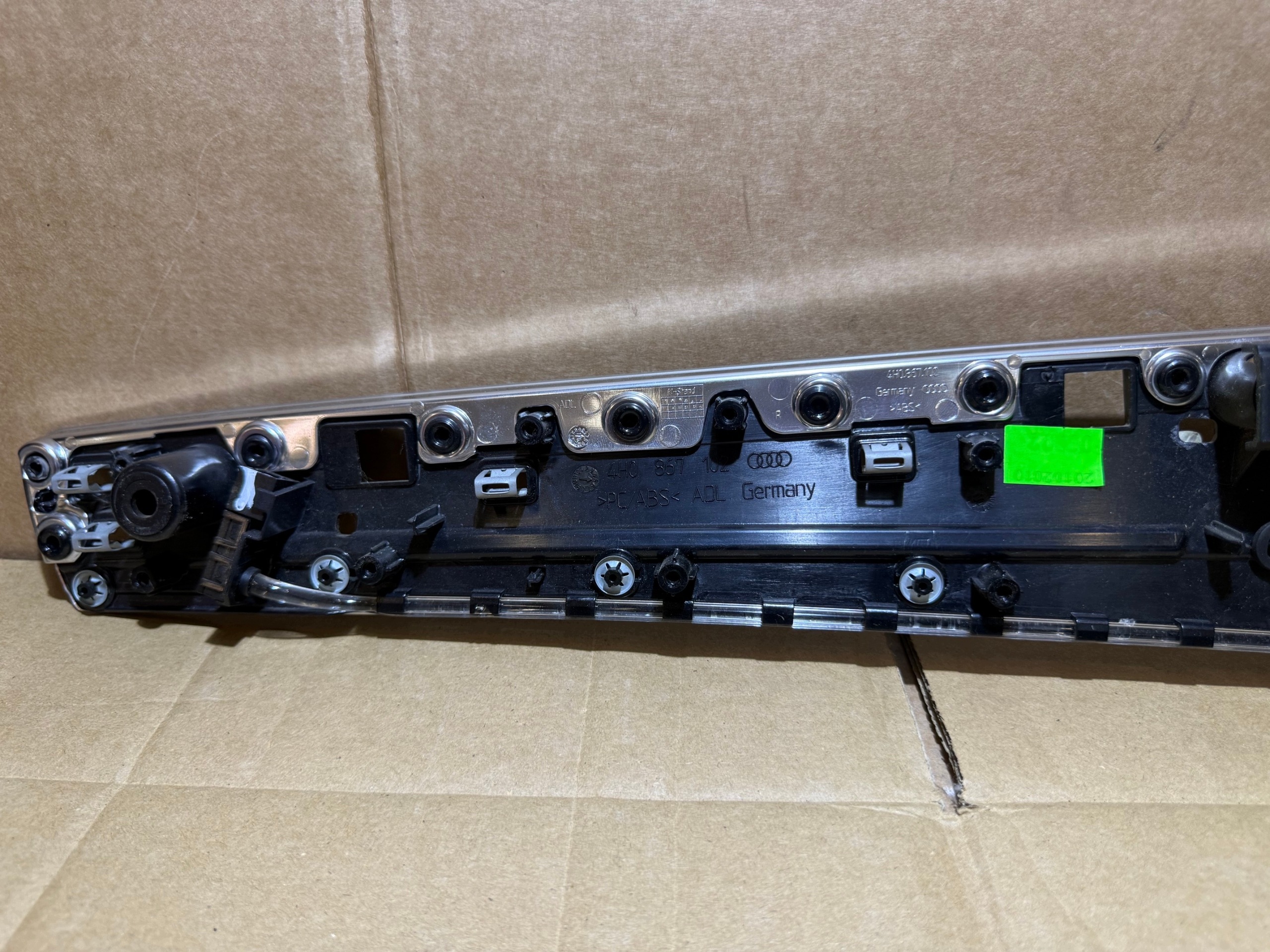 AUDI A8 D4 lišta DEKOR dveře pravý předek 4H0867102