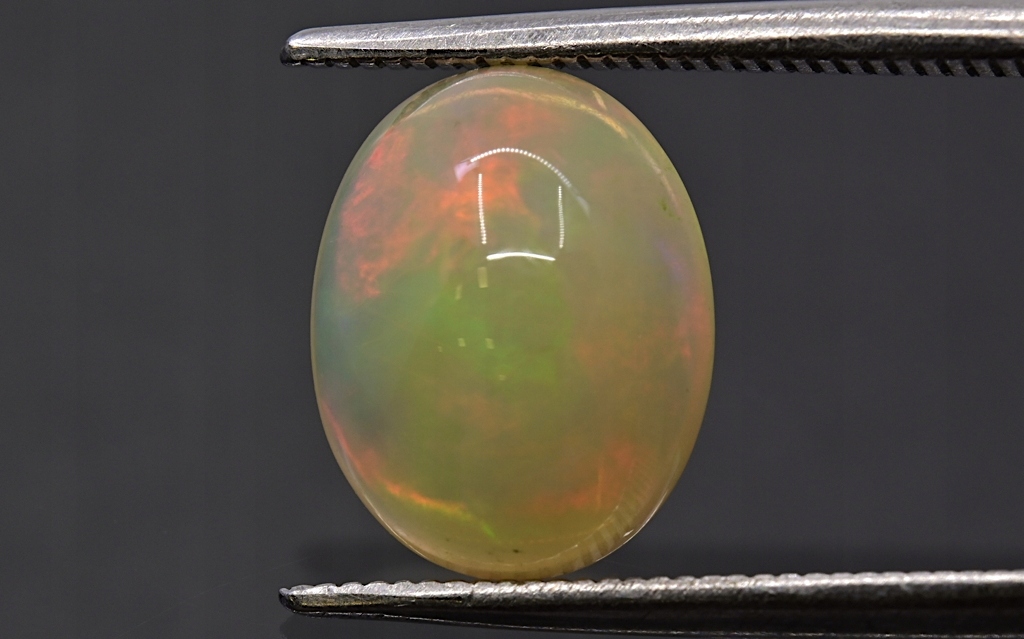 Opál z Etiopie kabošon ovál 10x8 mm