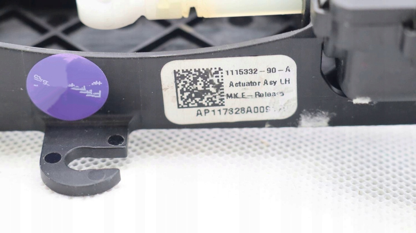 TESLA MODEL X DOCIĄG DRZWI LEWY PRZÓD 1115332-90-A Producent części Tesla