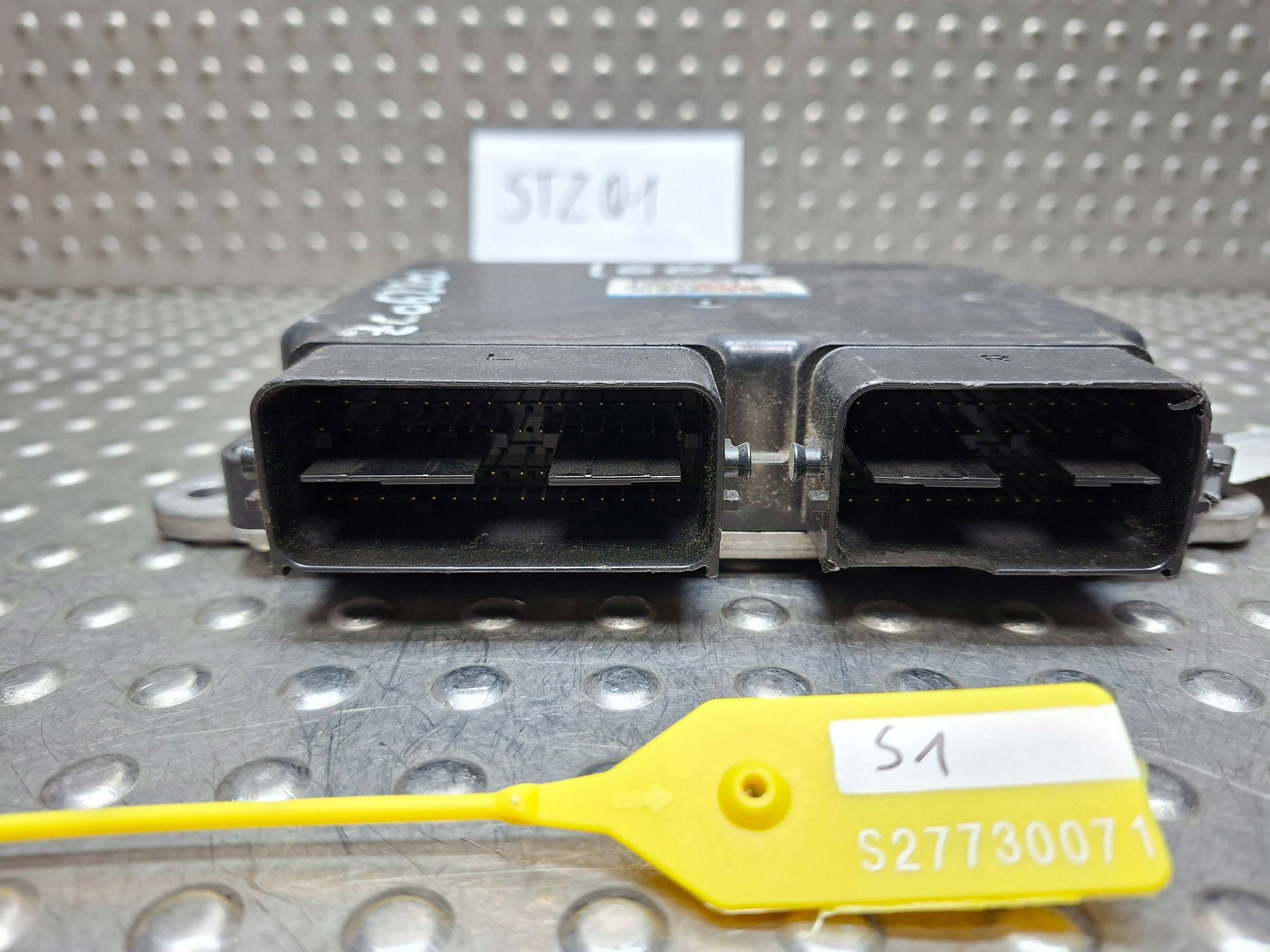 control unit computer of the engine MITSUBISHI ASX 10- 1.6i 1860C677