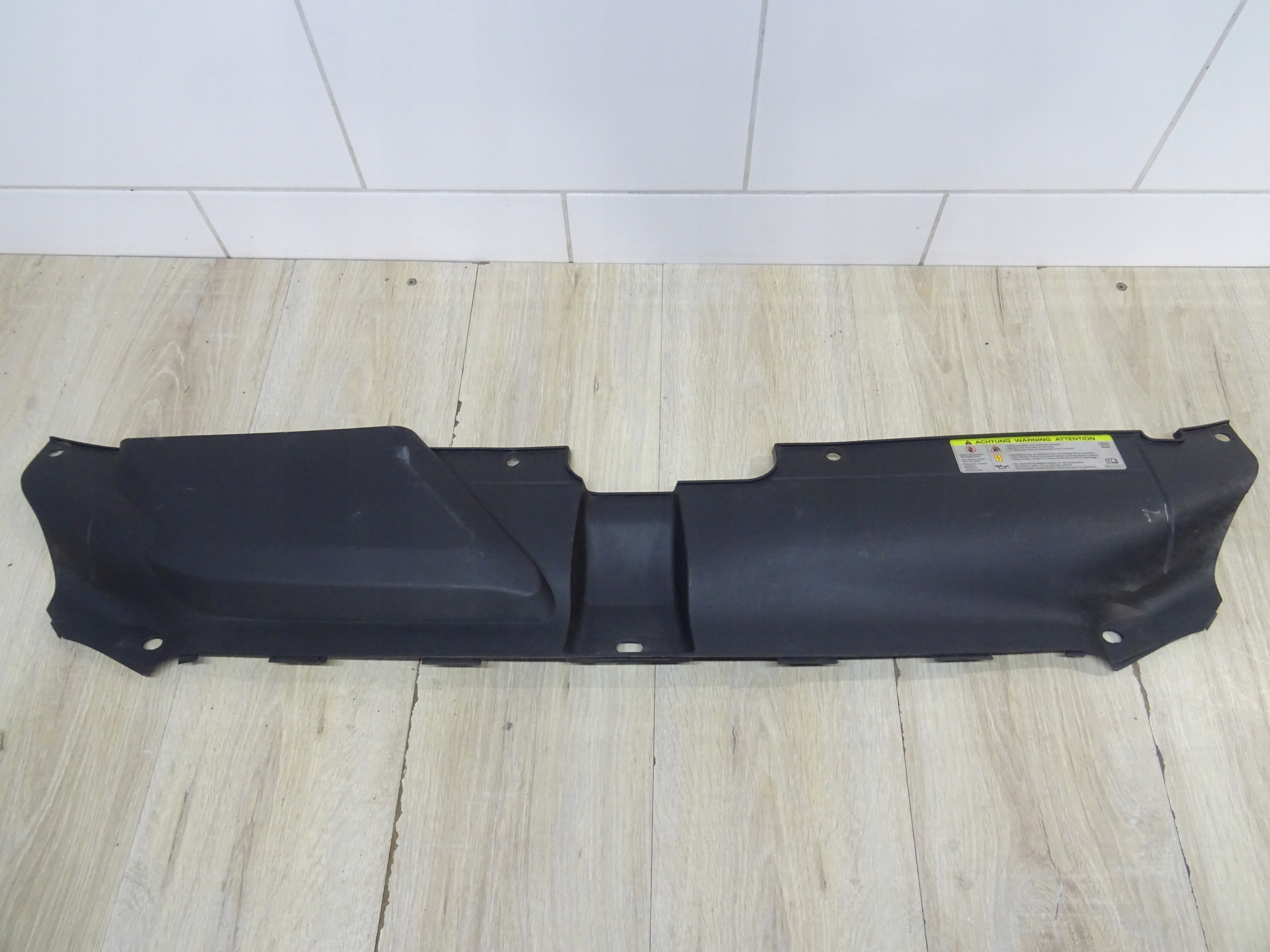 защита рамка ремня перед Audi A5 8T 8T0807081A
